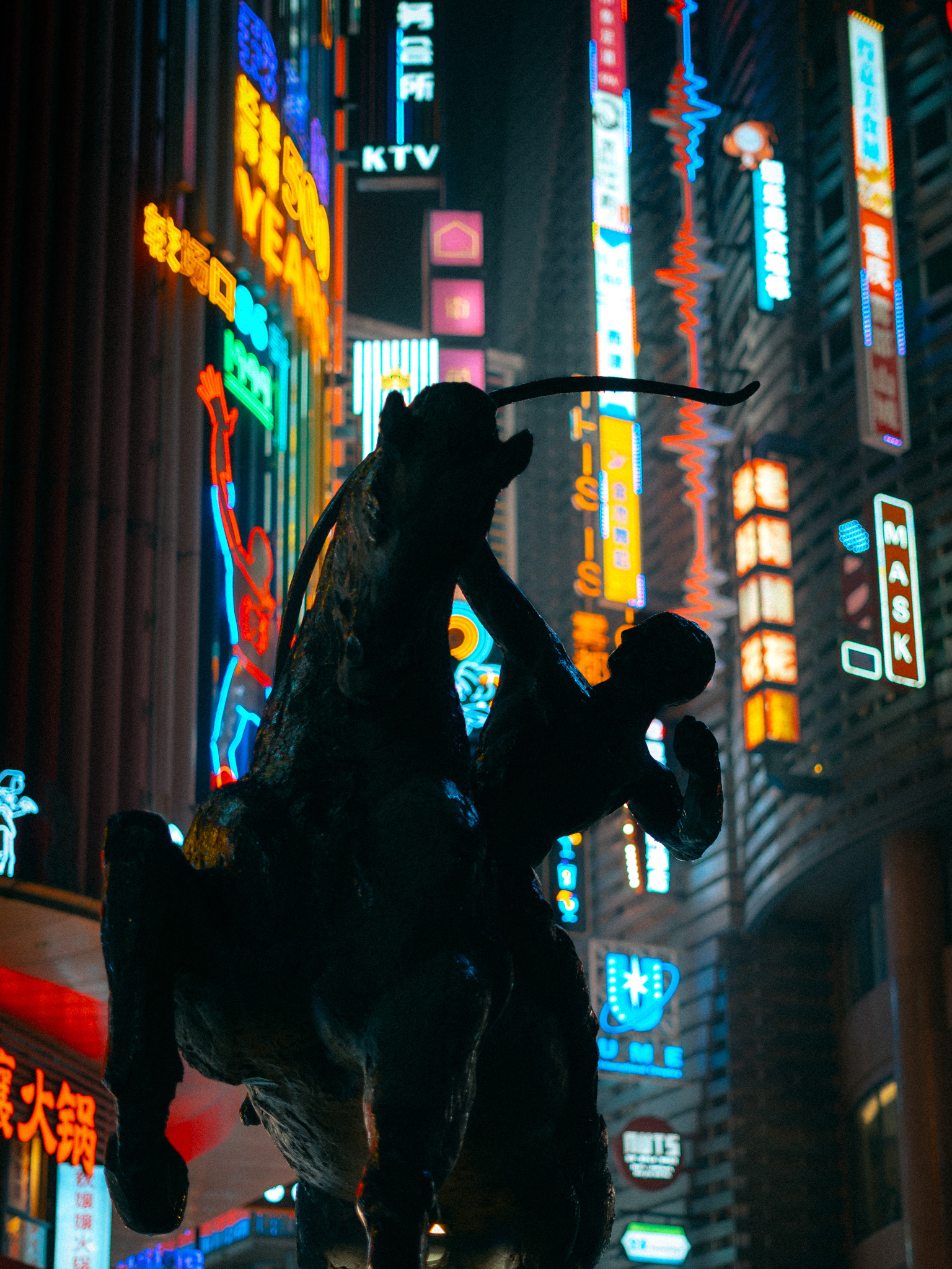 silhouette vor leuchtreklame, chongqing, 2025