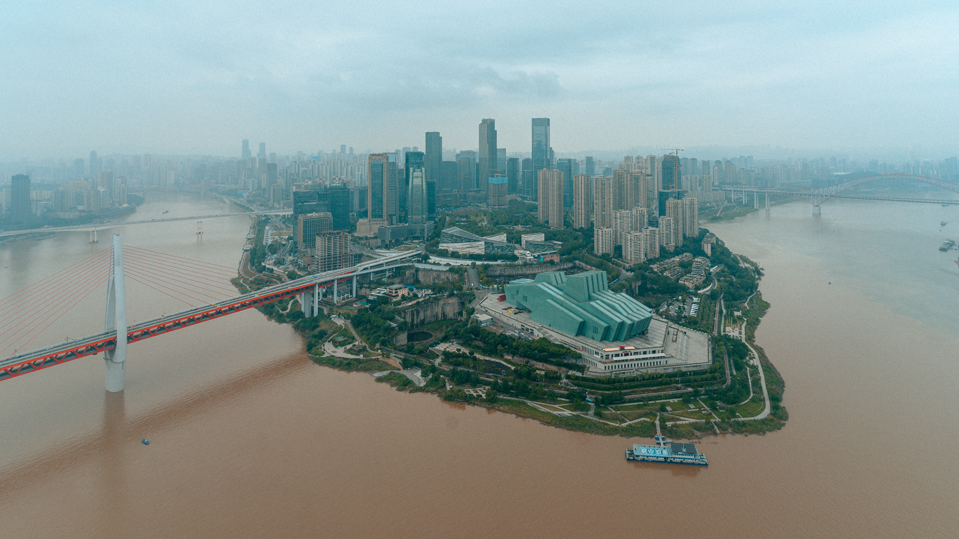 blick auf halbinsel mit theater, jiangbeizui, chongqing, 2025