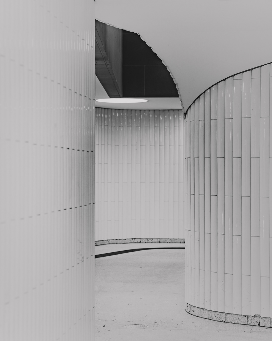 u-bahn-haltestelle dom/römer, frankfurt, street photography, tobias störmer