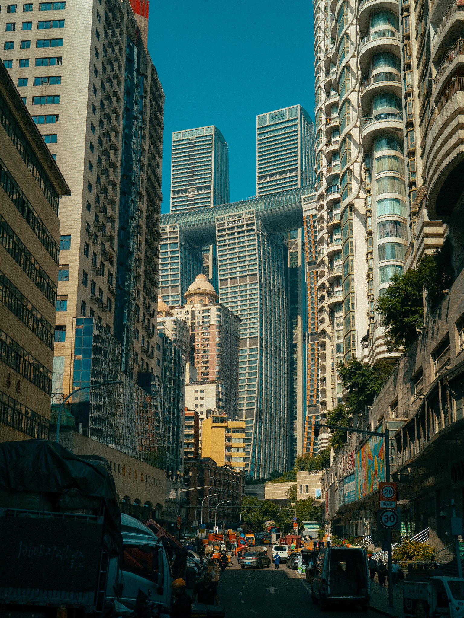 blick auf raffles city, chongqing, 2025