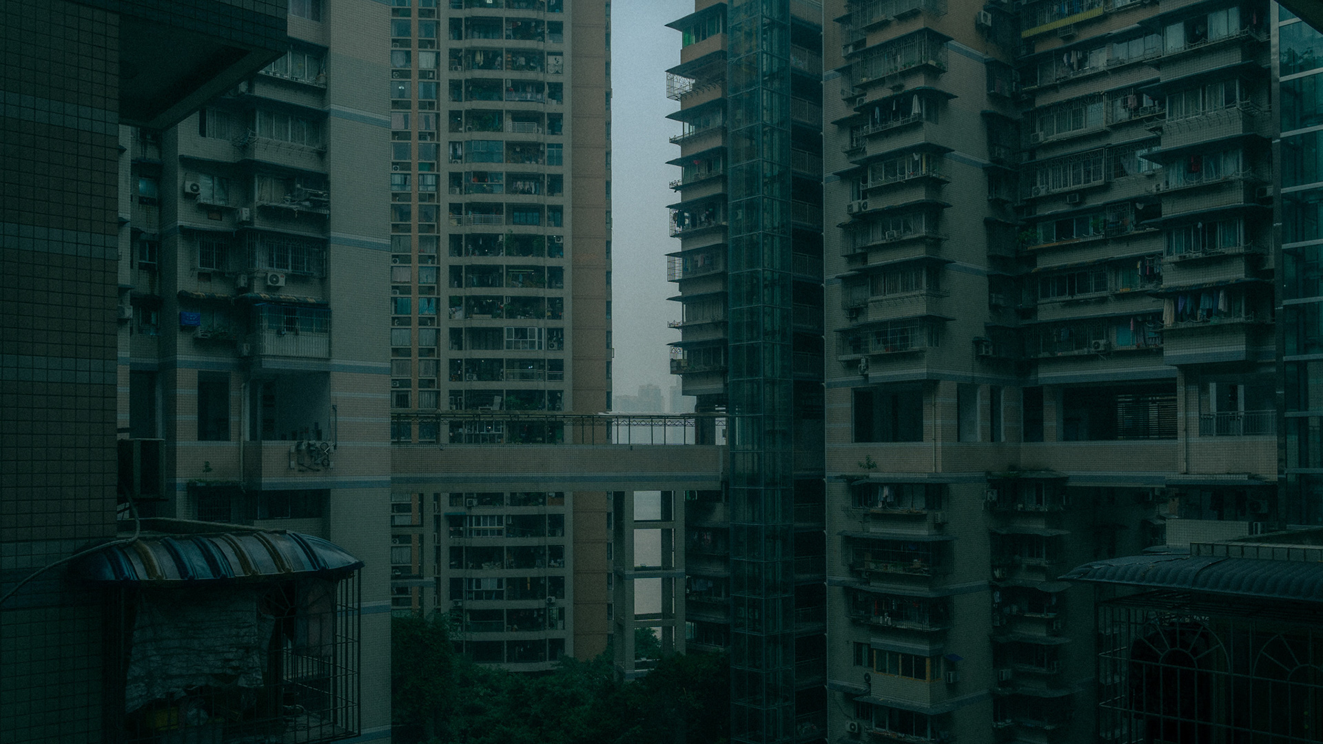 dichte hochhausfassade, chongqing, 2025