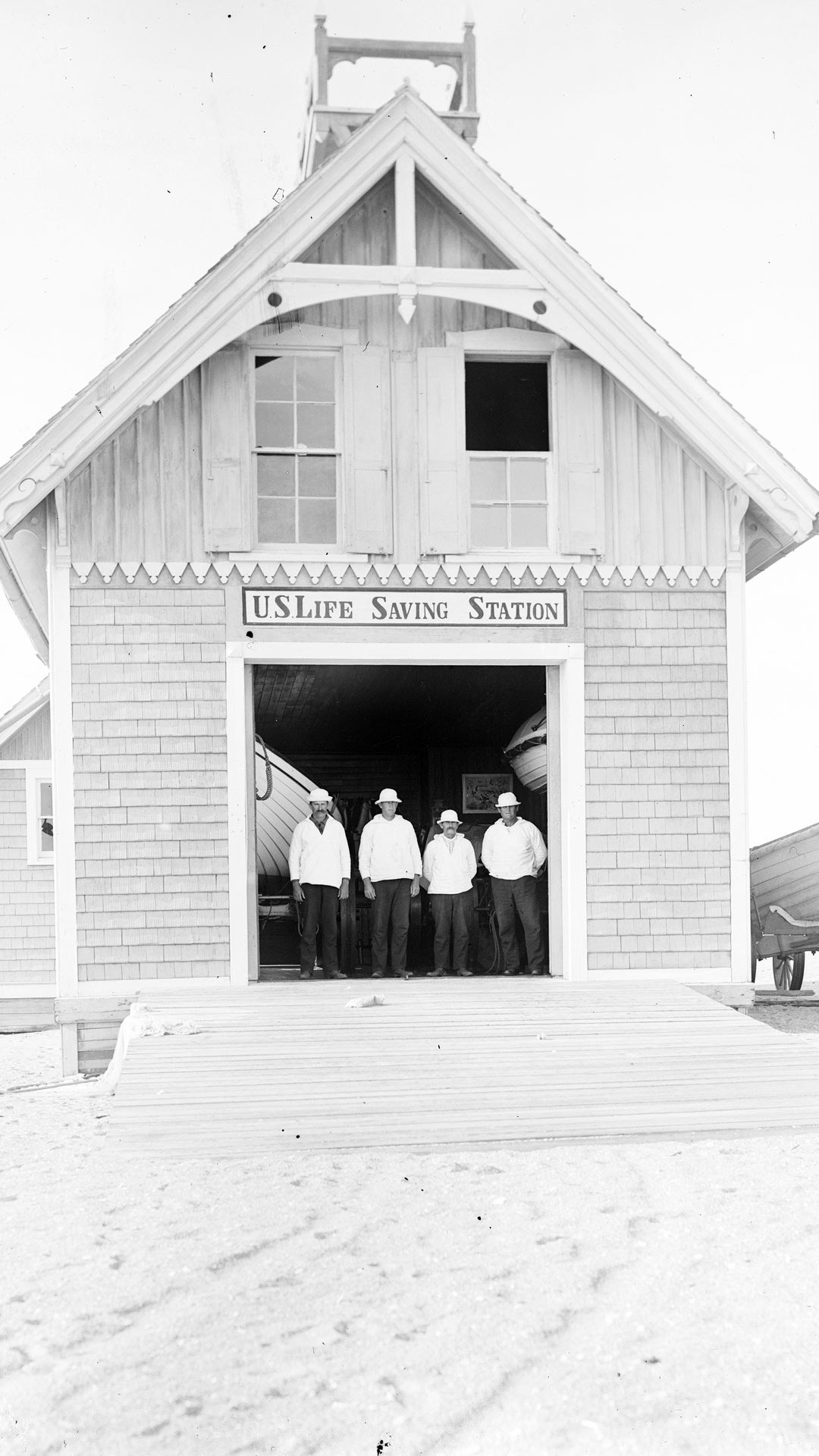 Kill Devil Hills Lifesaving Station, with four crew members, North Carolina, 1902.