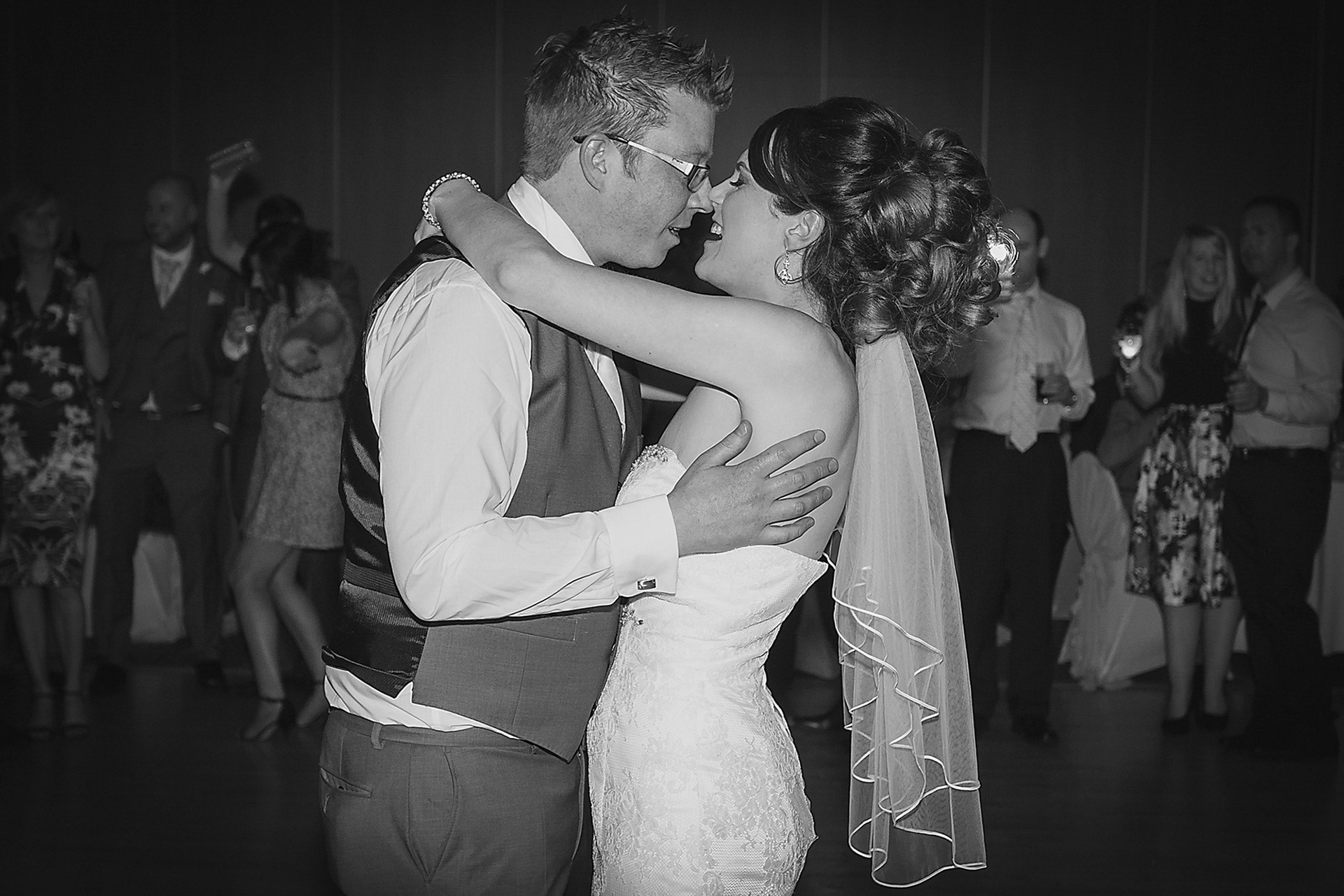 The Wedding Editorial // High-Fashion Celebration Curation.
