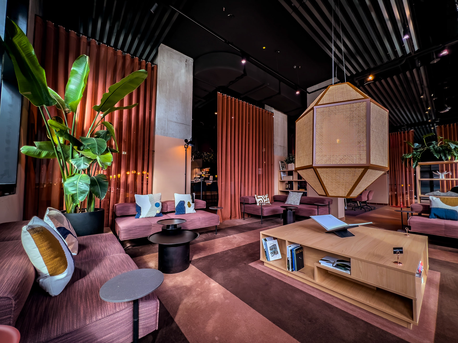 Stilvoller Rückzugsort zum Entspannen / Bar-Lounge Scandic Hotel München 