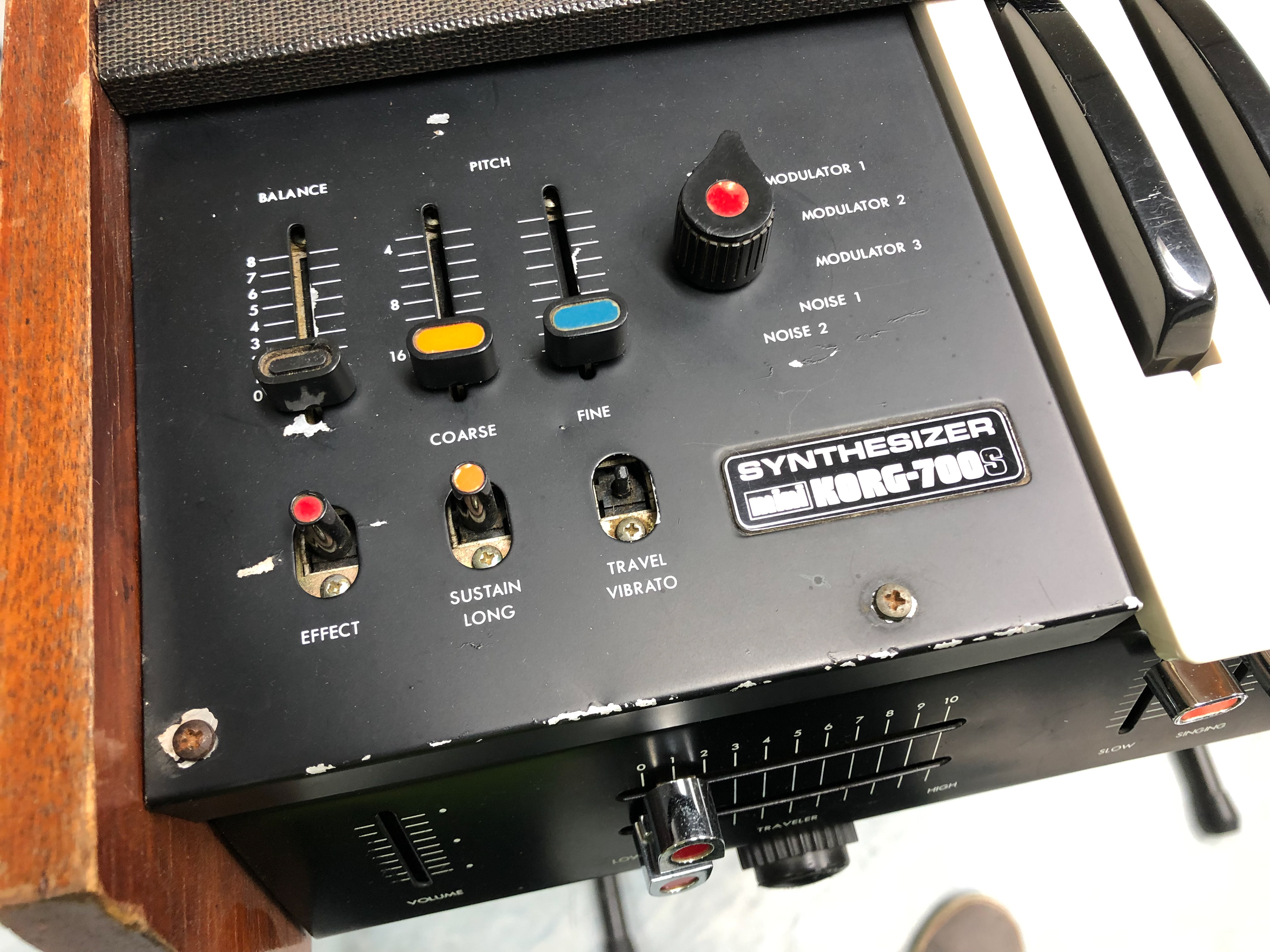 Knobs and coloured inserts missing