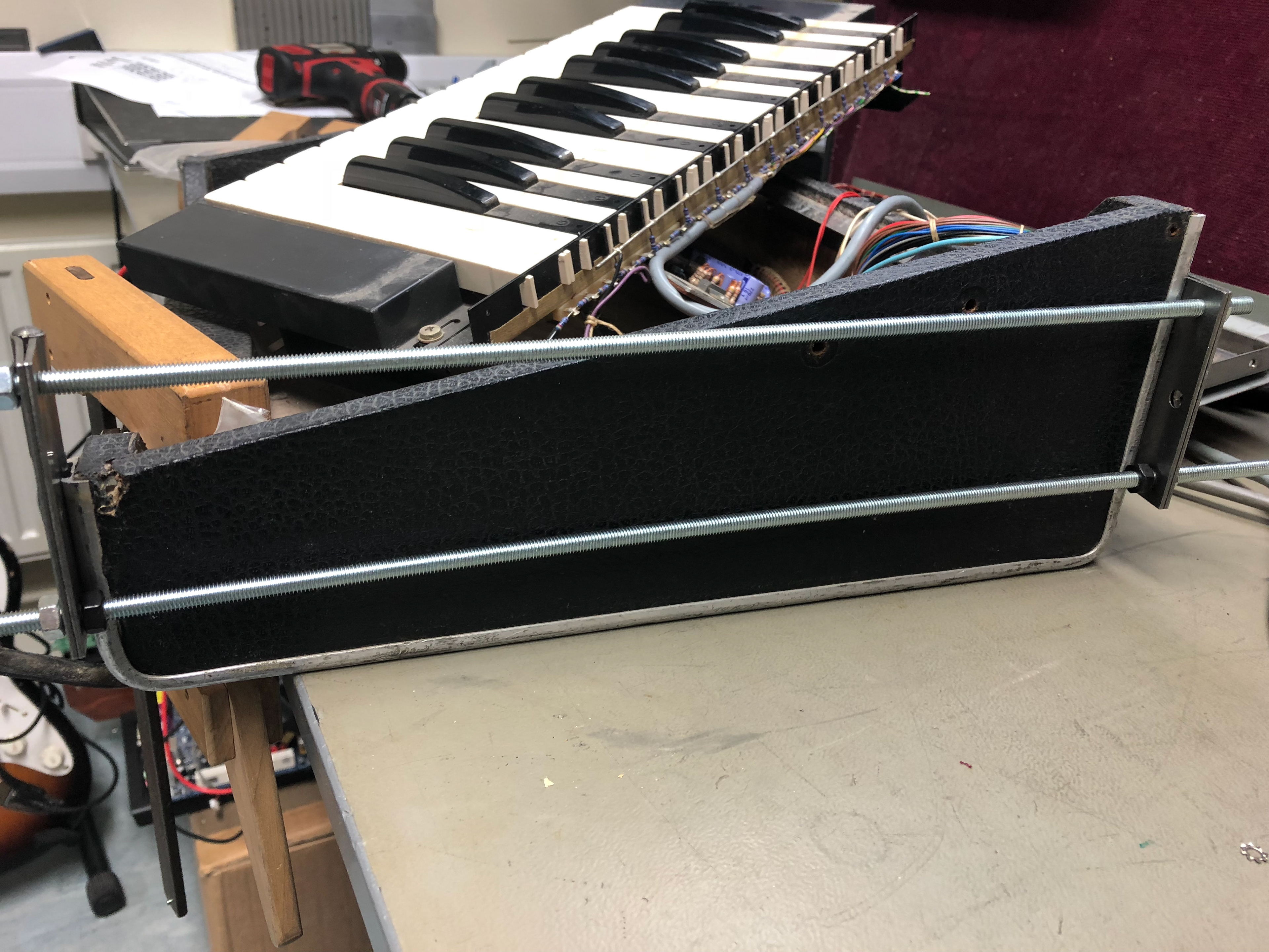 Improvised clamp to repair split panels
