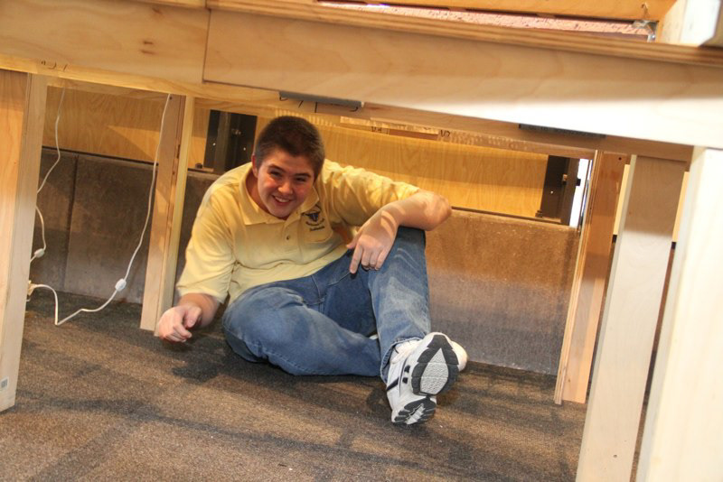 Kyle shows us all how easy it is to get to things in the back of the layout.