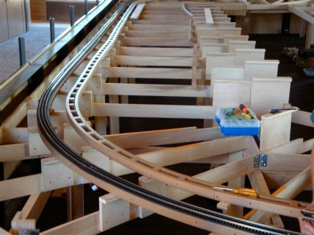 Outer loop track in place on the down sloping ramp side.