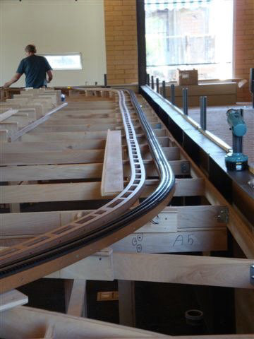 Long straits along the ramp. Jiggles in the sub roadbed can be fixed easily.