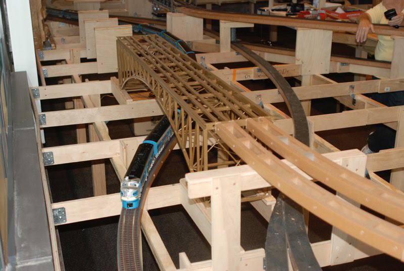 A long consist snakes under the under-arch bridge.