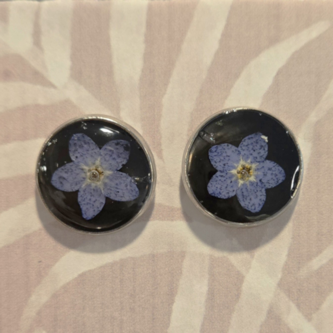 E1. forget-me-nots in black studs 