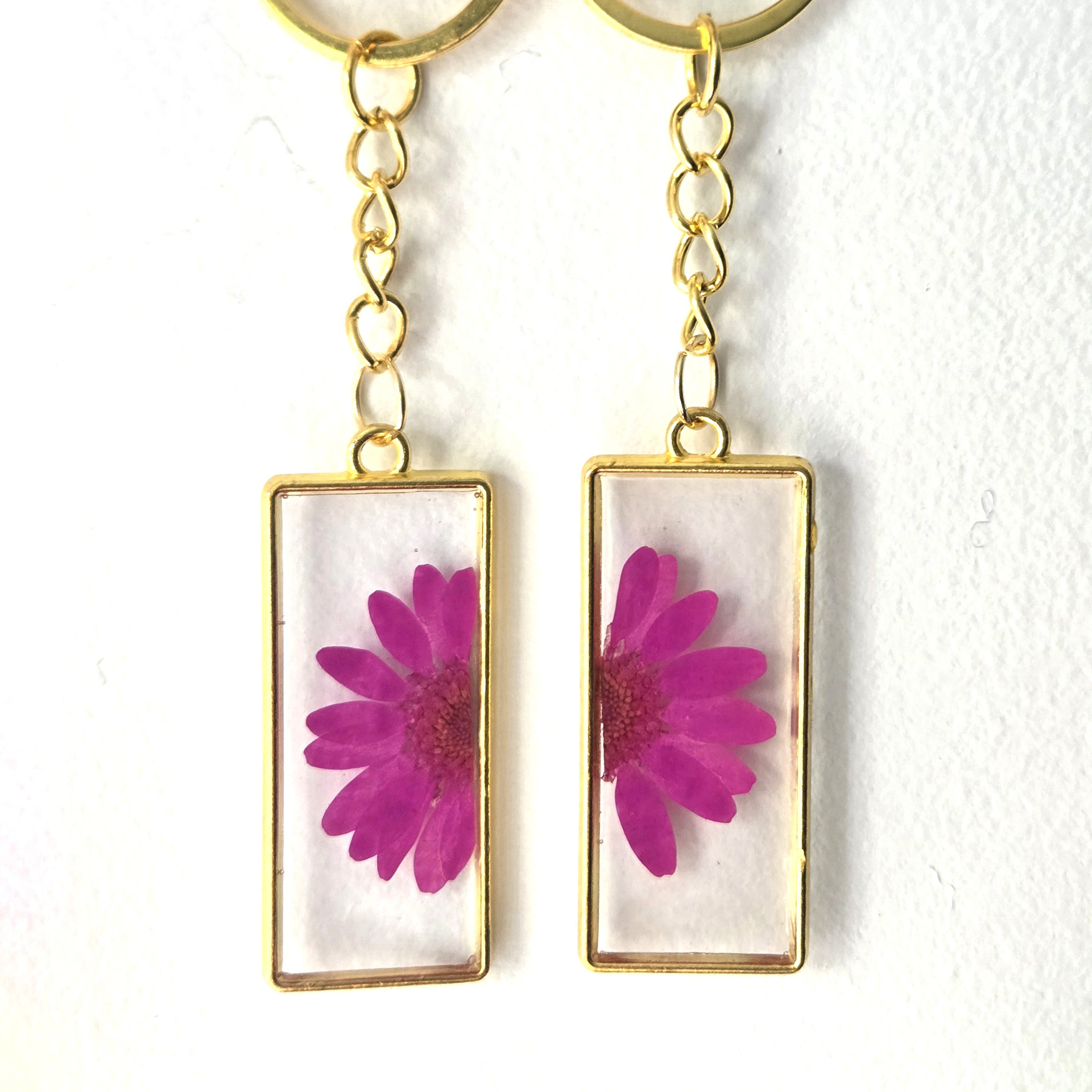 P1. fuschia daisy pair in clear rectangle, (heavyweight) gold frame