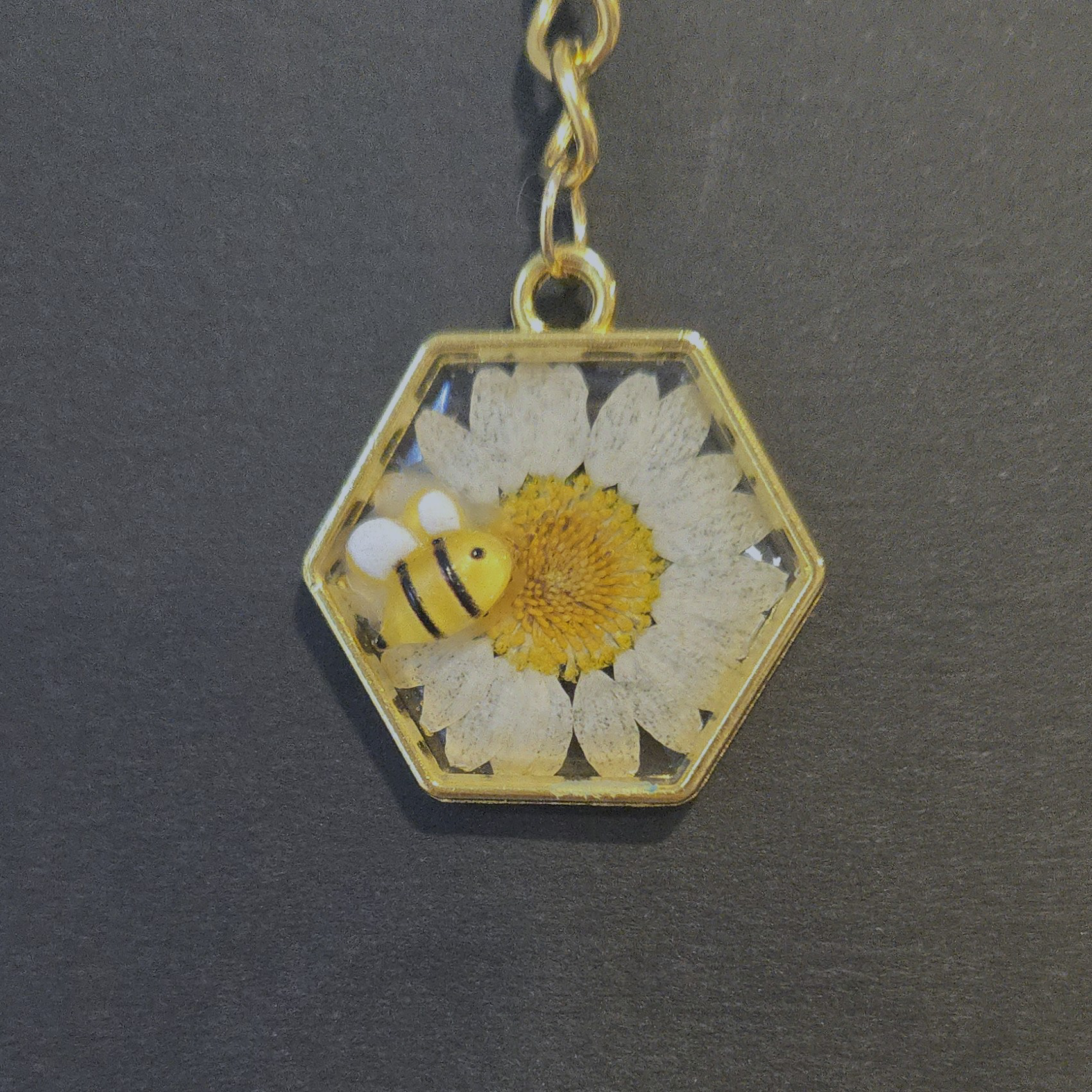 26. white daisy and busybee in clear hexagon, gold frame