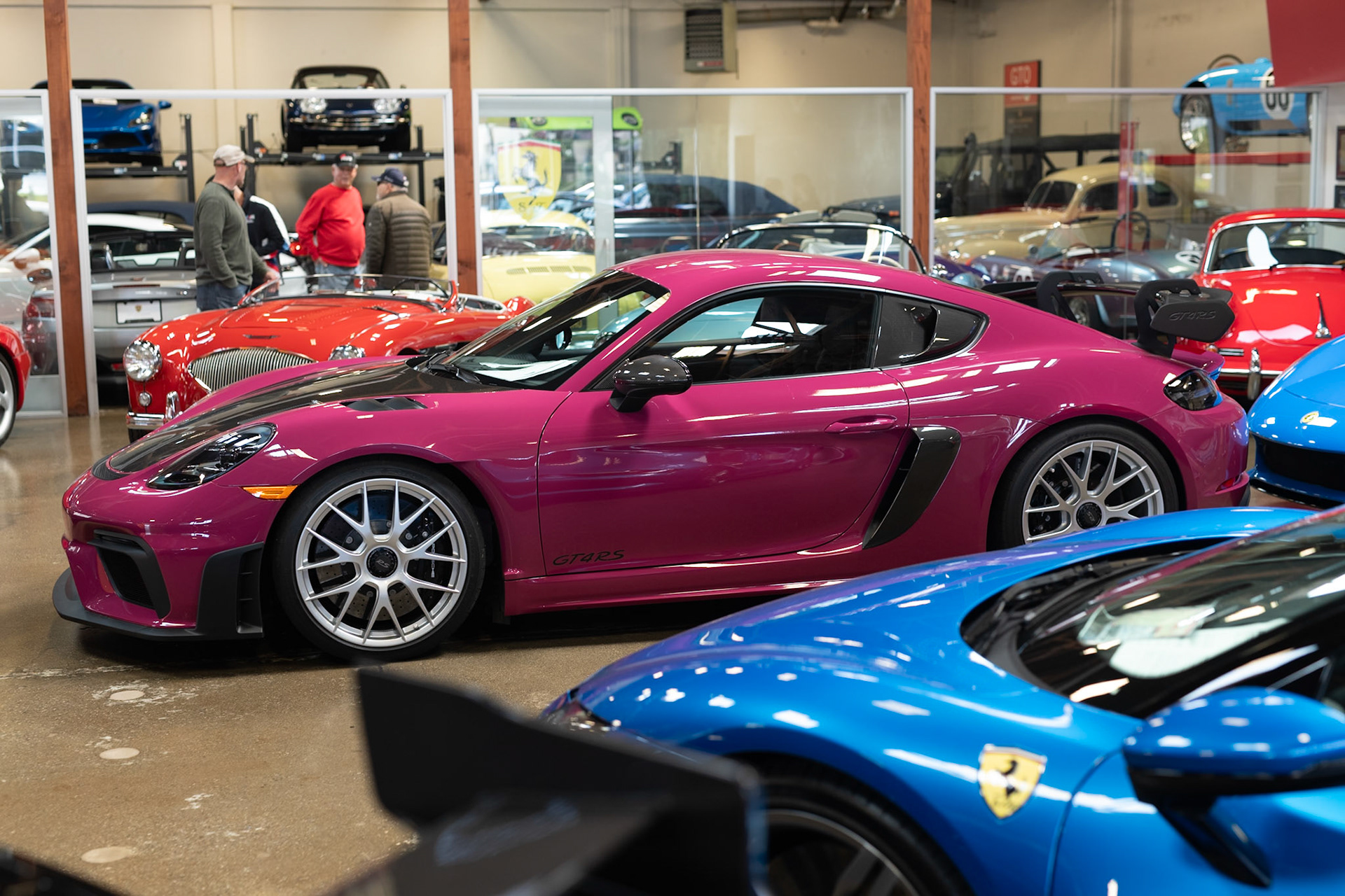 Porsche GT4RS in Rubystar Neo