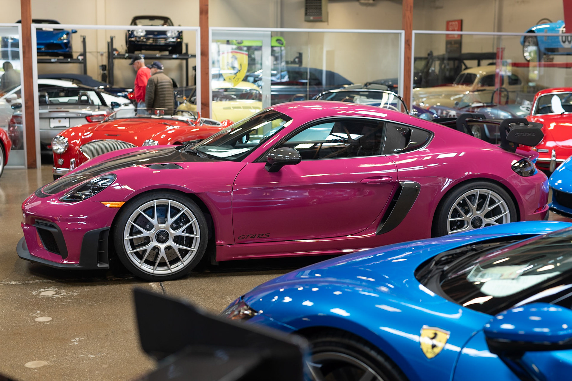 Porsche GT4RS in Rubystar Neo