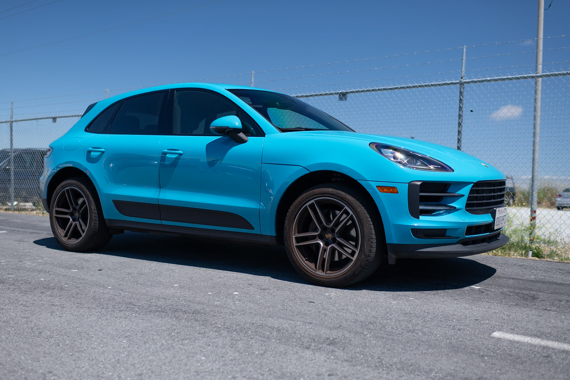 Porsche Macan in Miami Blue