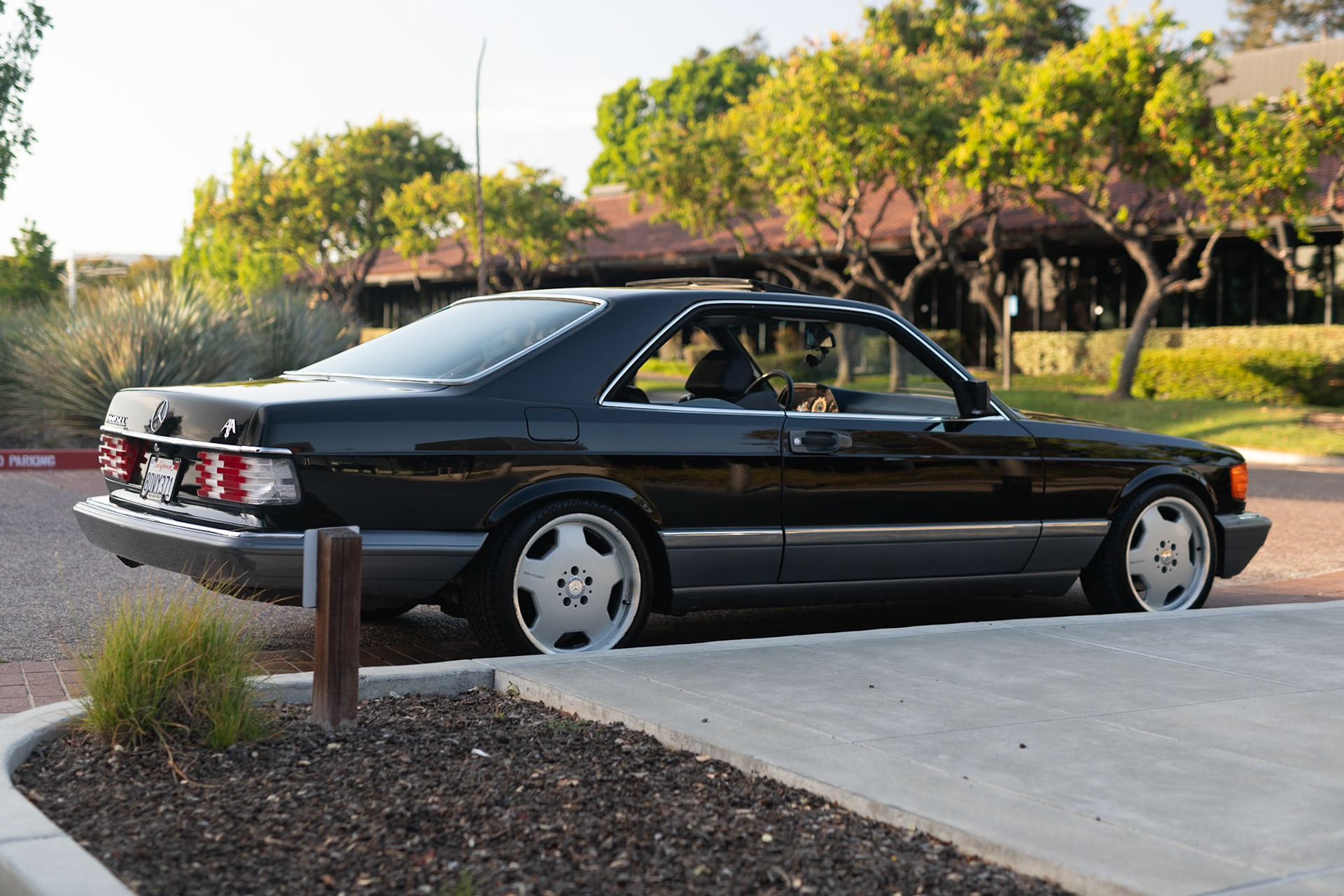 Mercedes-Benz 560 SEC