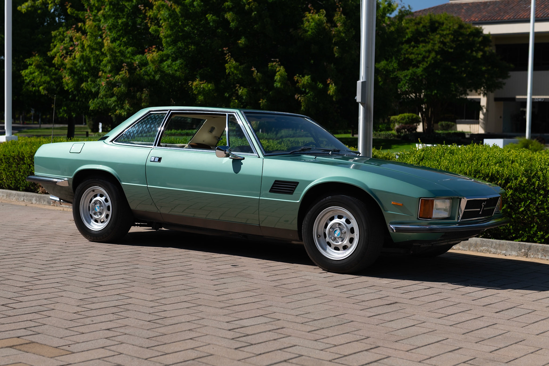 DeTomaso Longchamp
