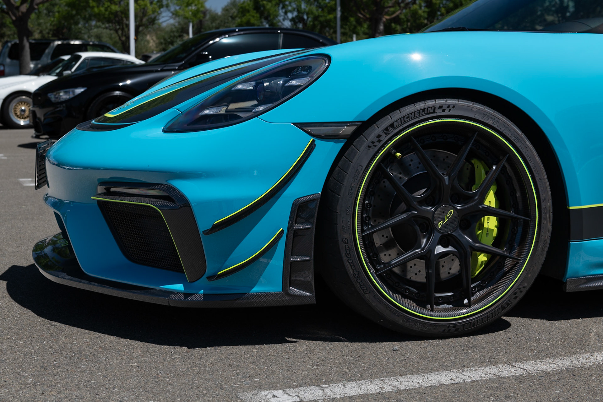 Porsche GT4