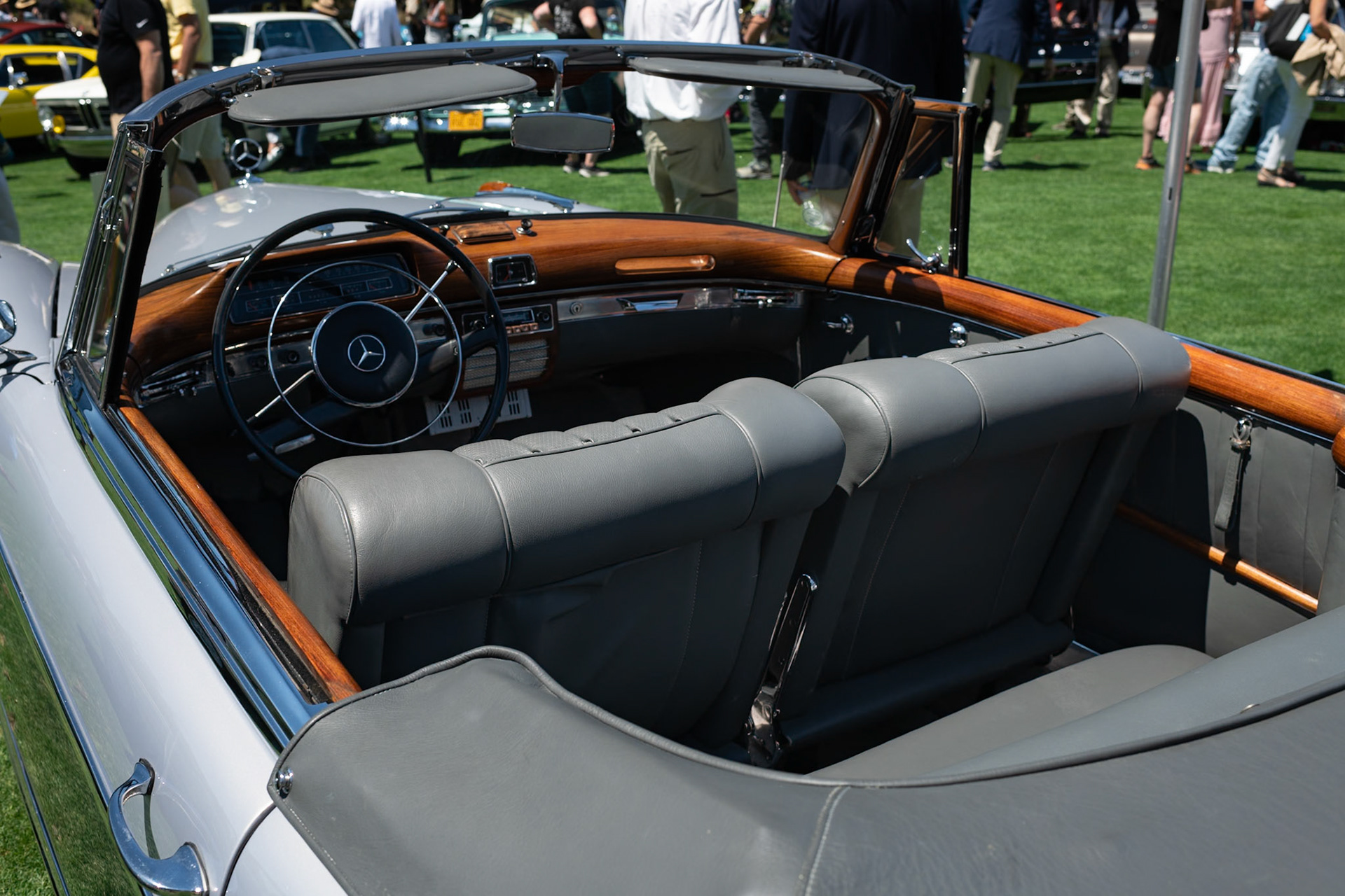 Mercedes-Benz 220SE