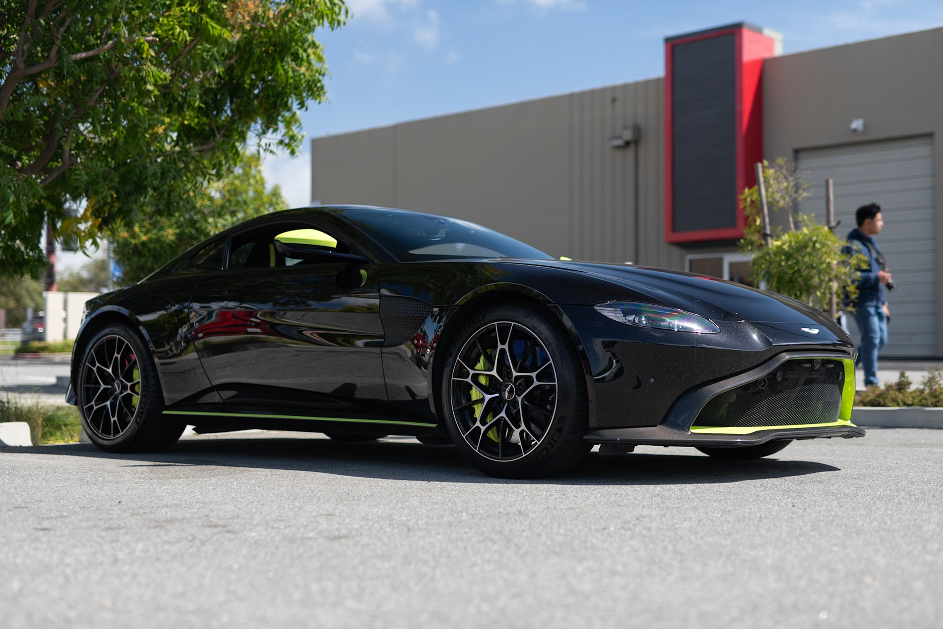 Aston-Martin Vantage AMR
