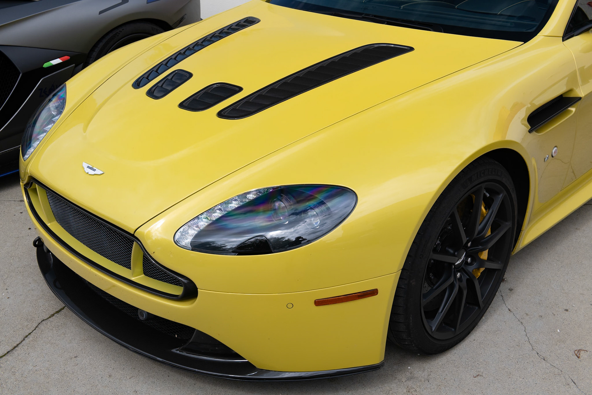 Aston Martin V12 Vantage