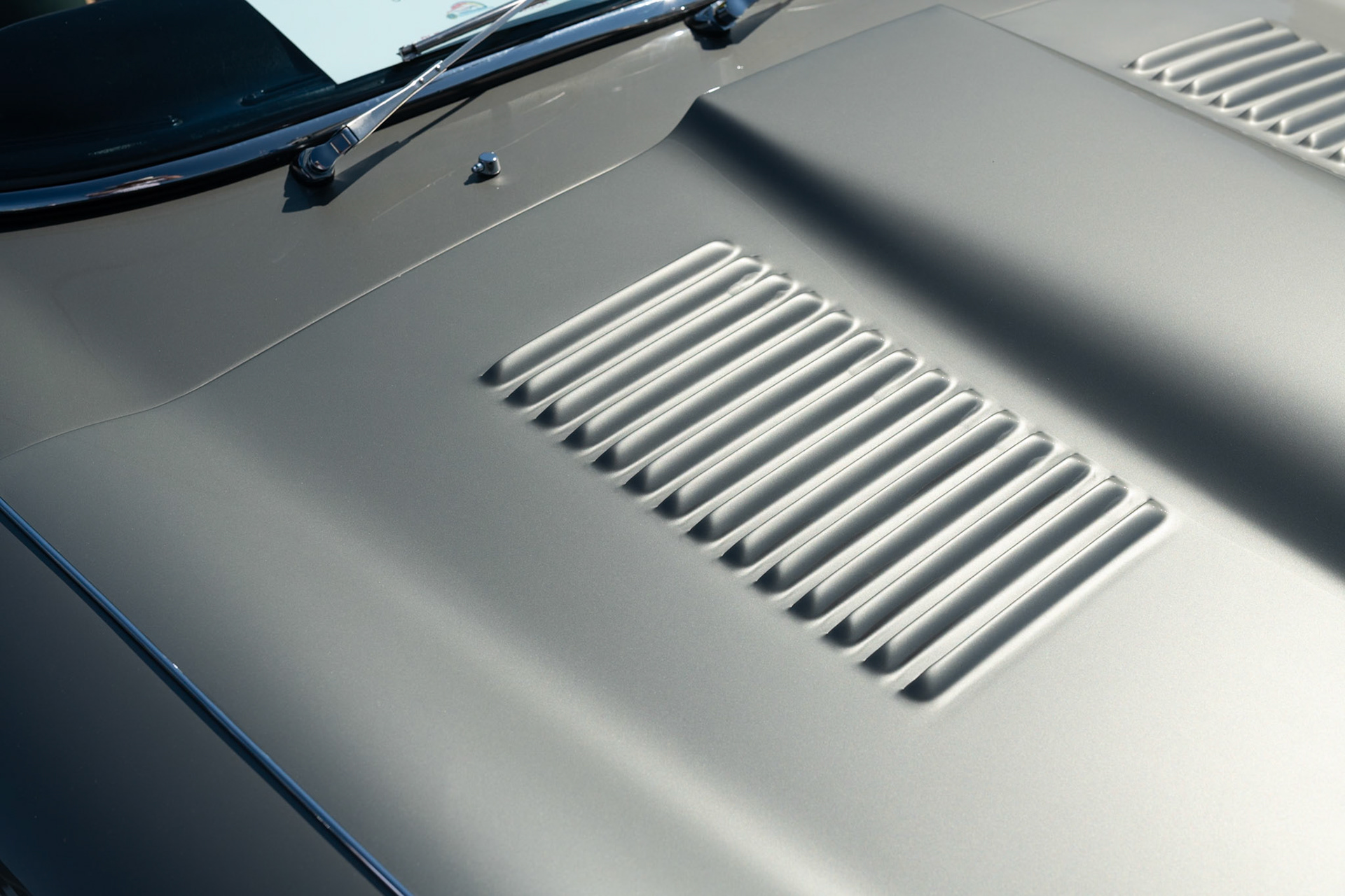 Jaguar E-Type in Opalescent Silver Grey Metallic