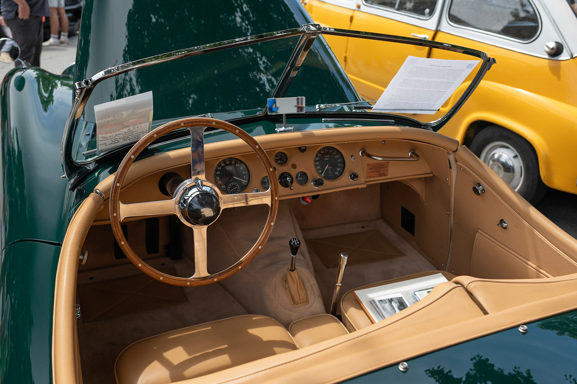 Jaguar XJ120