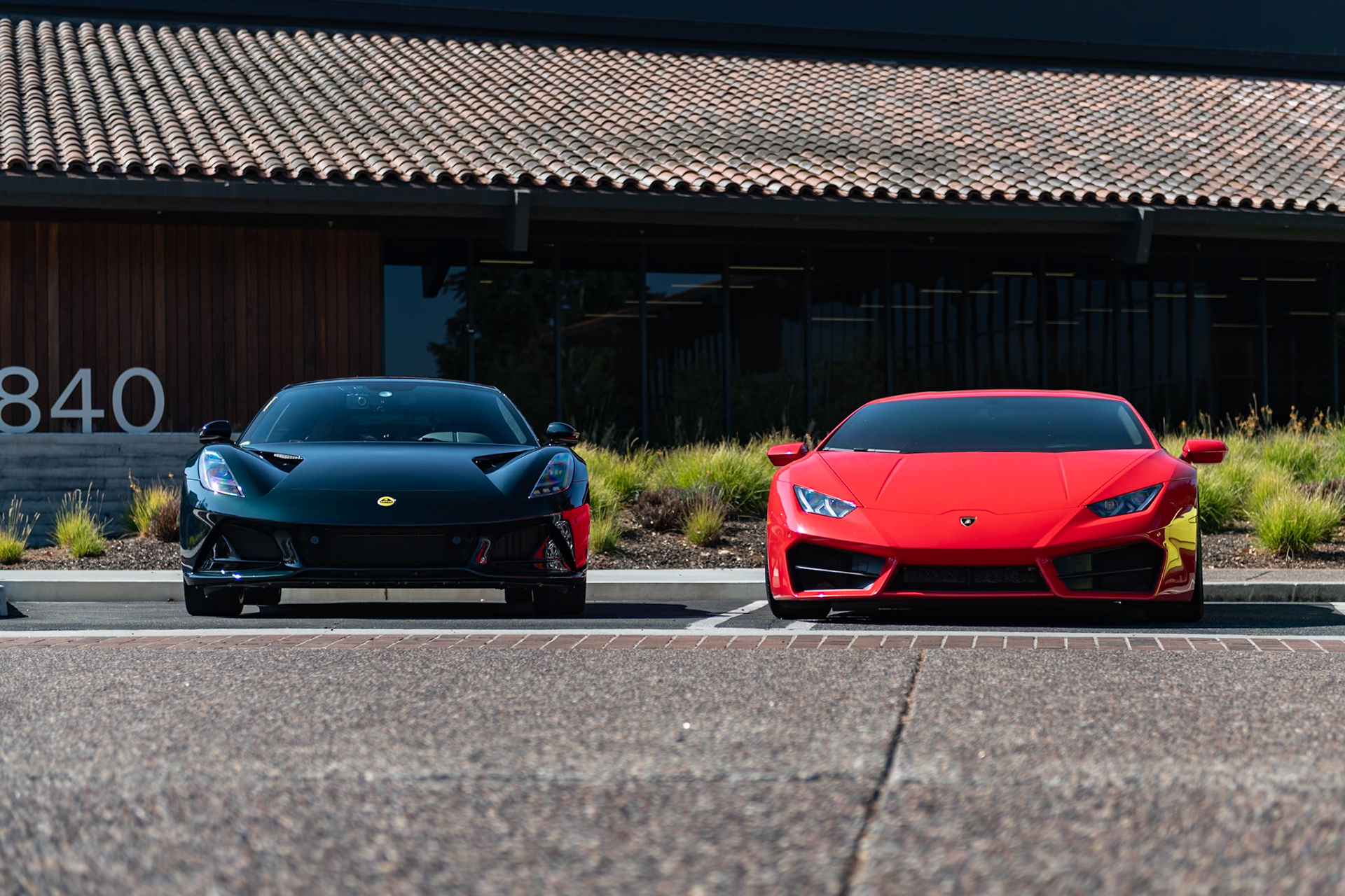 Lotus Emira, Lamborghini Huracán