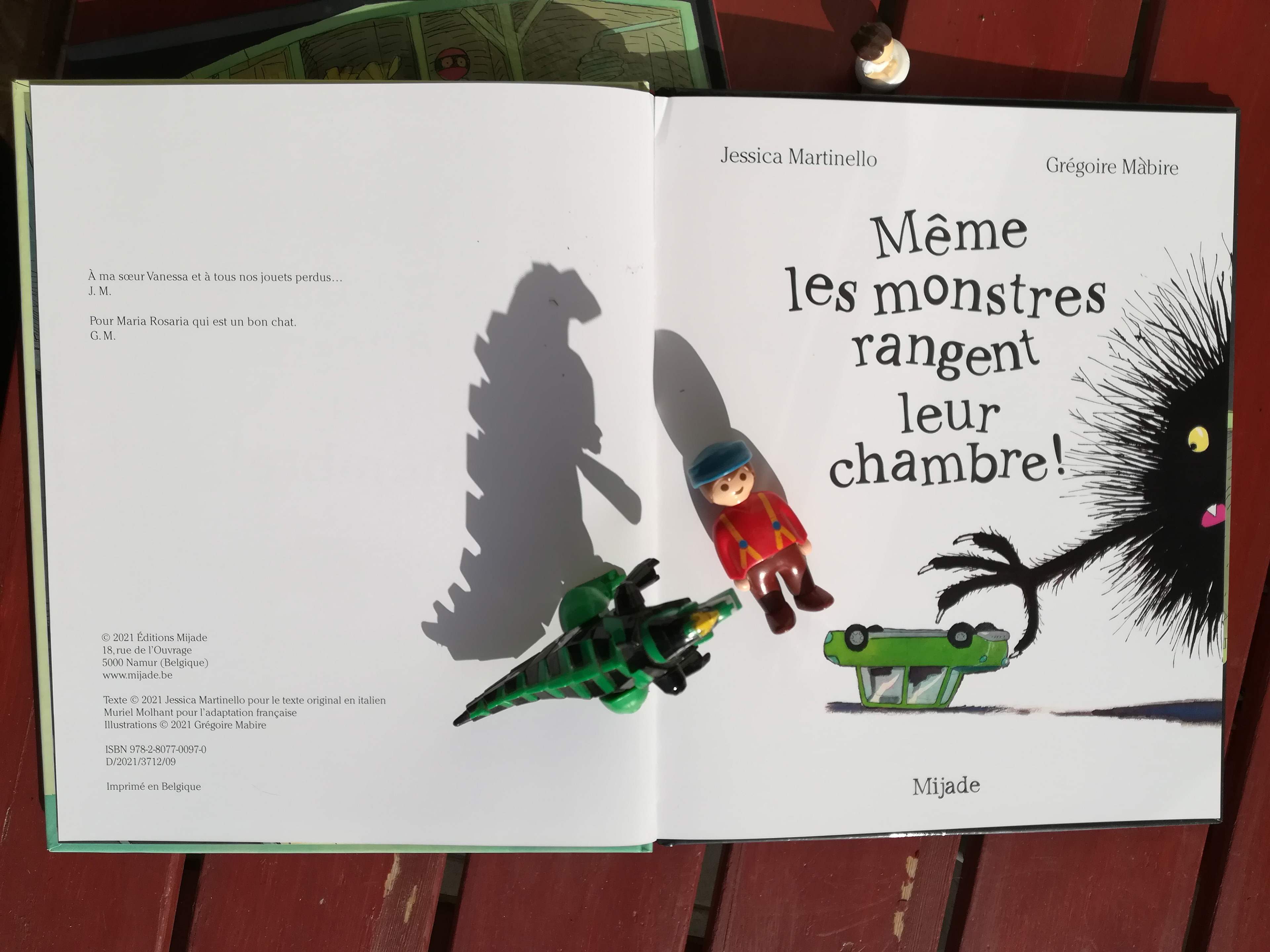 "Meme les monstres rangent leur chambre!" Jessica Martinello author