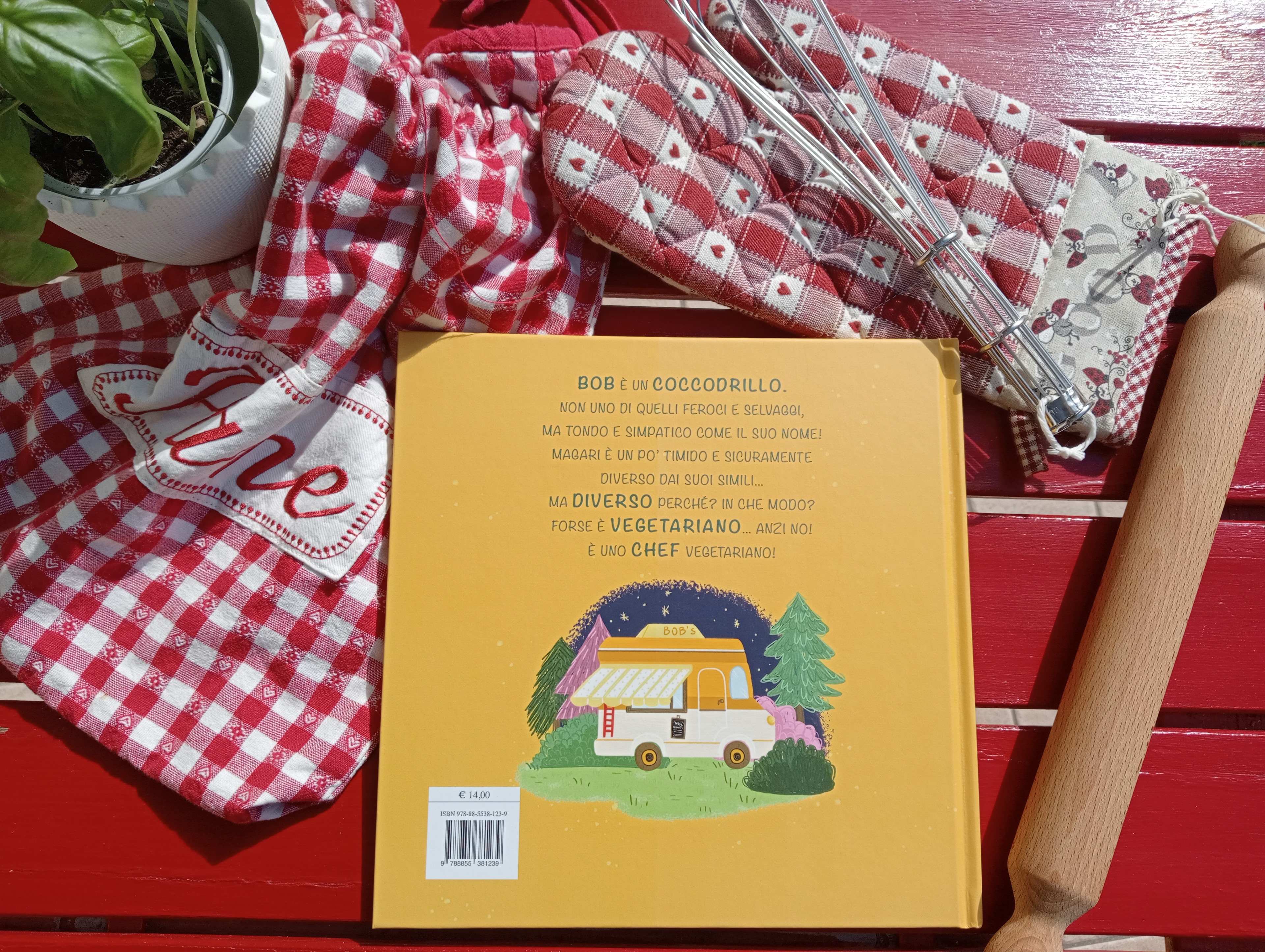 Coccodrillo Bob è vegetariano!Published by Pane e Sale. Text and Illustrations by Jessica Martinello.
