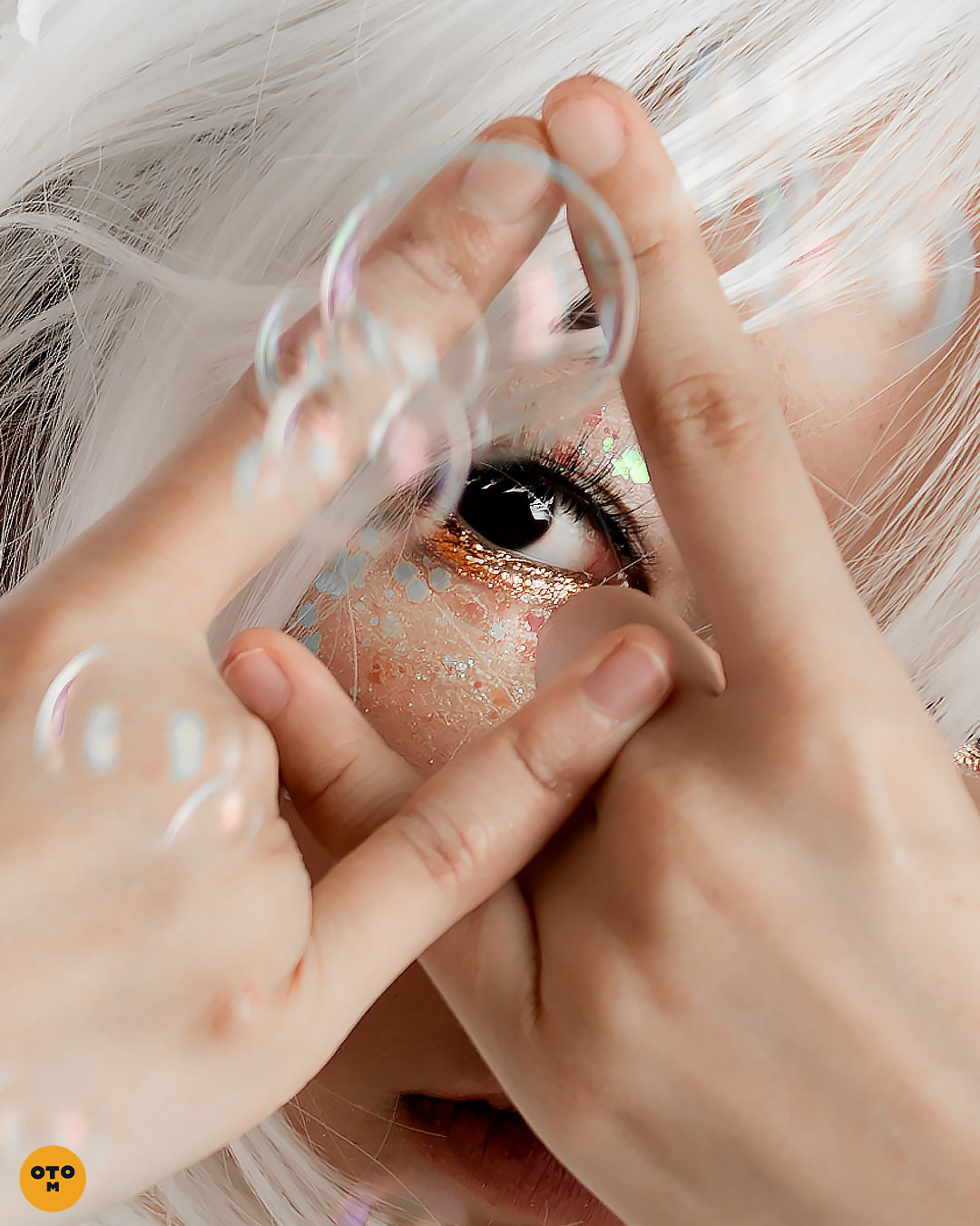 eye see you,. close-up, japanese inspired color pop fashion, a photoshoot with bubbles by otrominuto photography