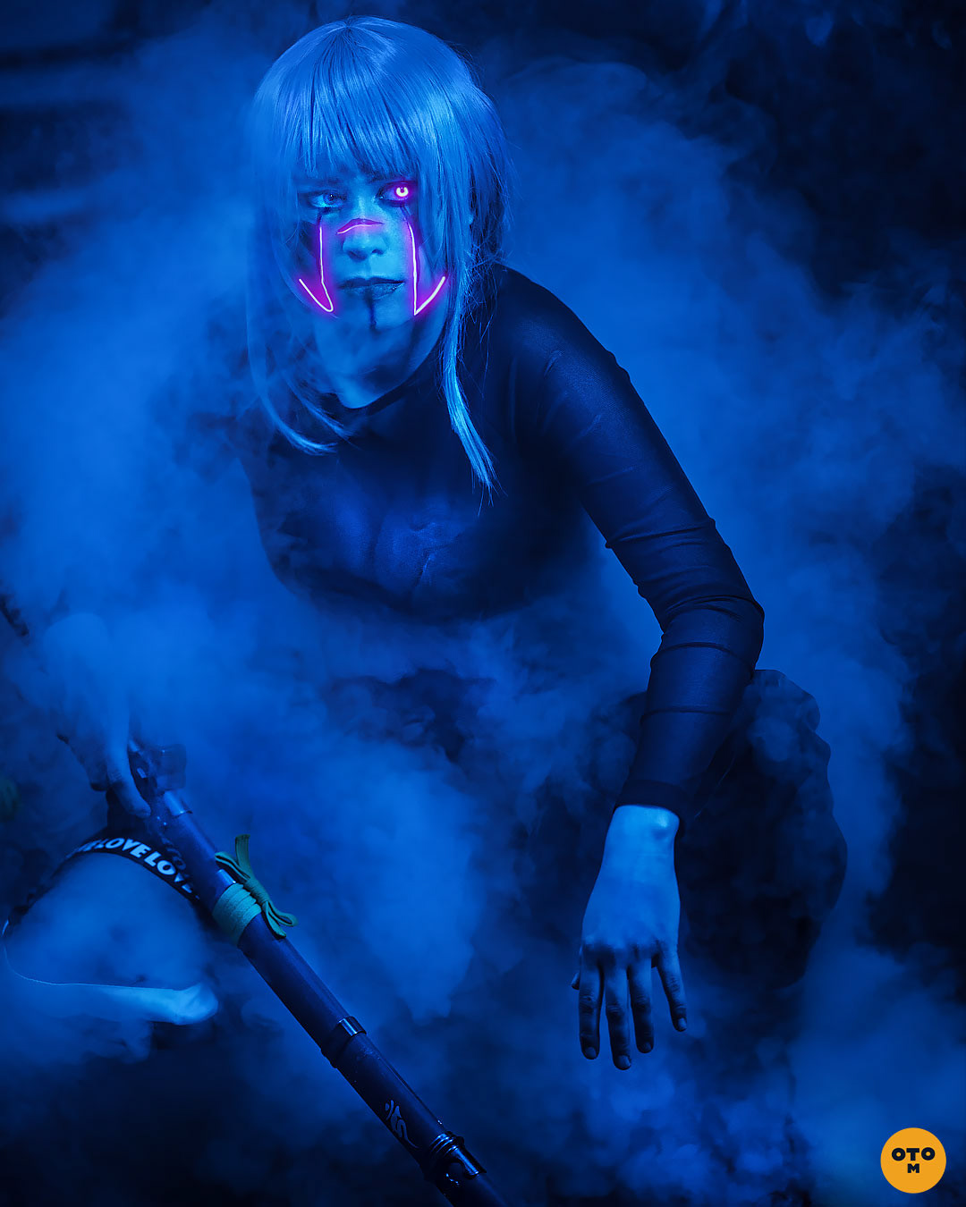 Blue cyberpunk girl holding Samurai sword, appearing from the smoke. CyberSol Photo Series by otrominuto creative photography, inspired by videogame Cyberpunk 2077.