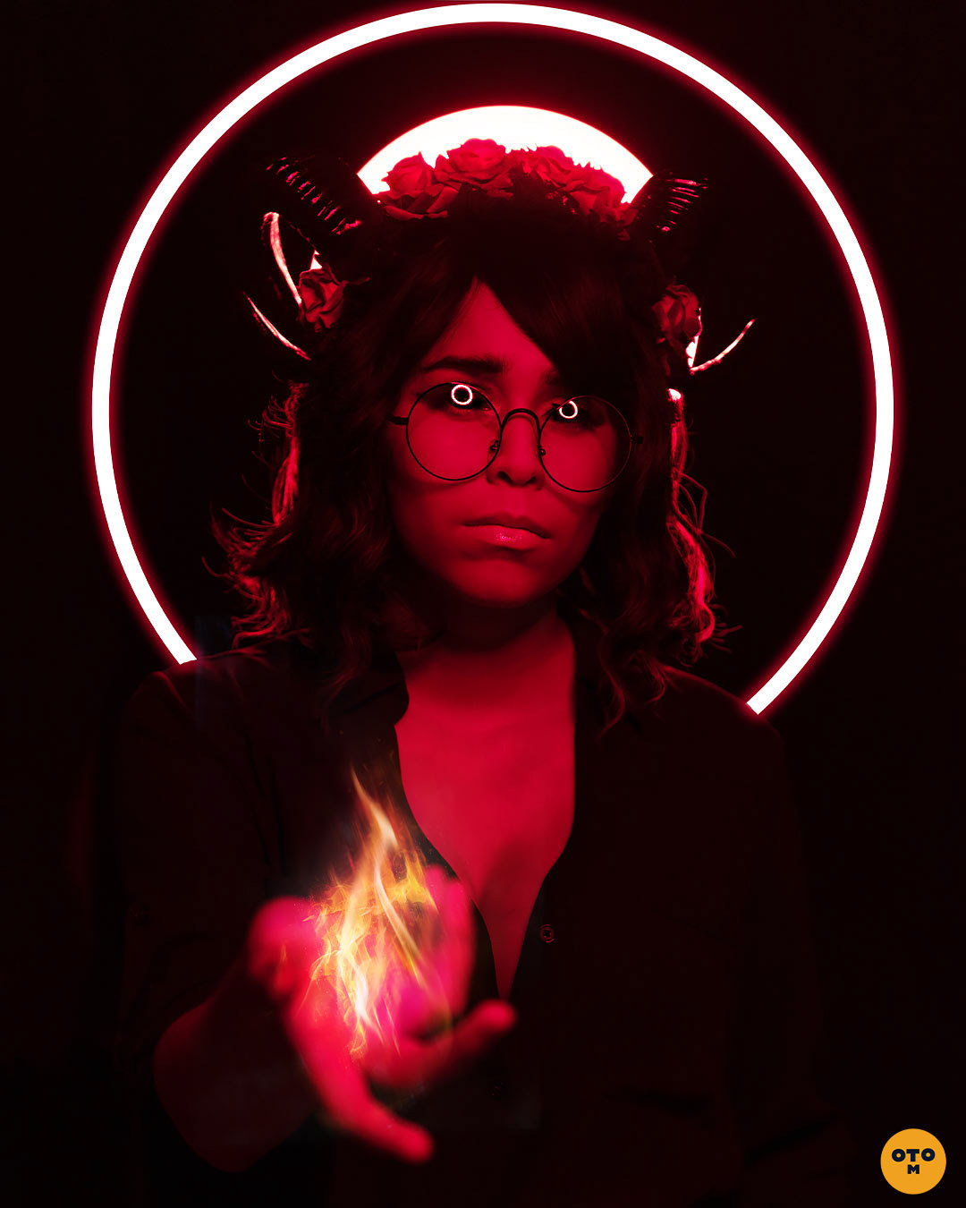 Tiefling Sorcerer casting Burning Hands, dnd inspired cosplay photoshoot with @emi.tela, photo and edit by @otrominuto portrait cosplay photography