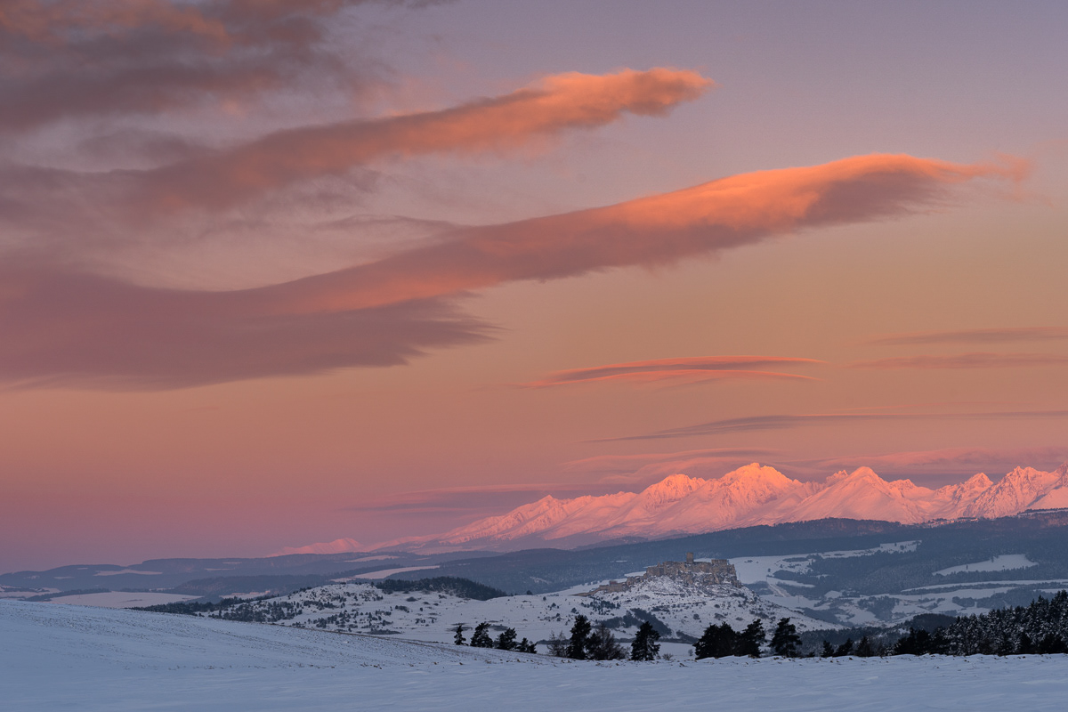 Draci útočia na hrad