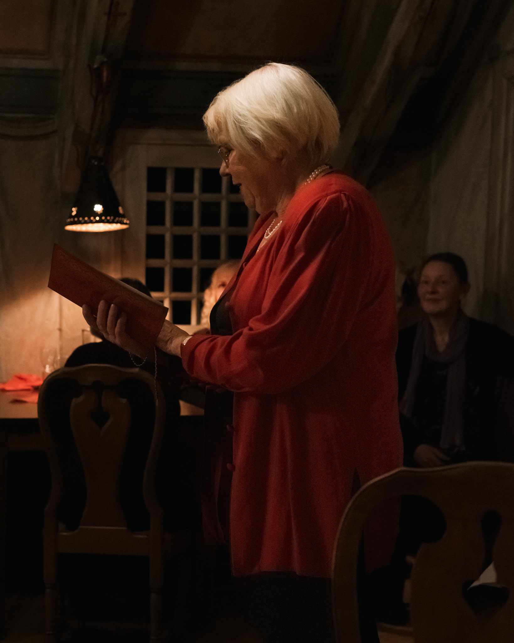 Solveig läser "Flickan med svavelstickorna" av H.C Andersen