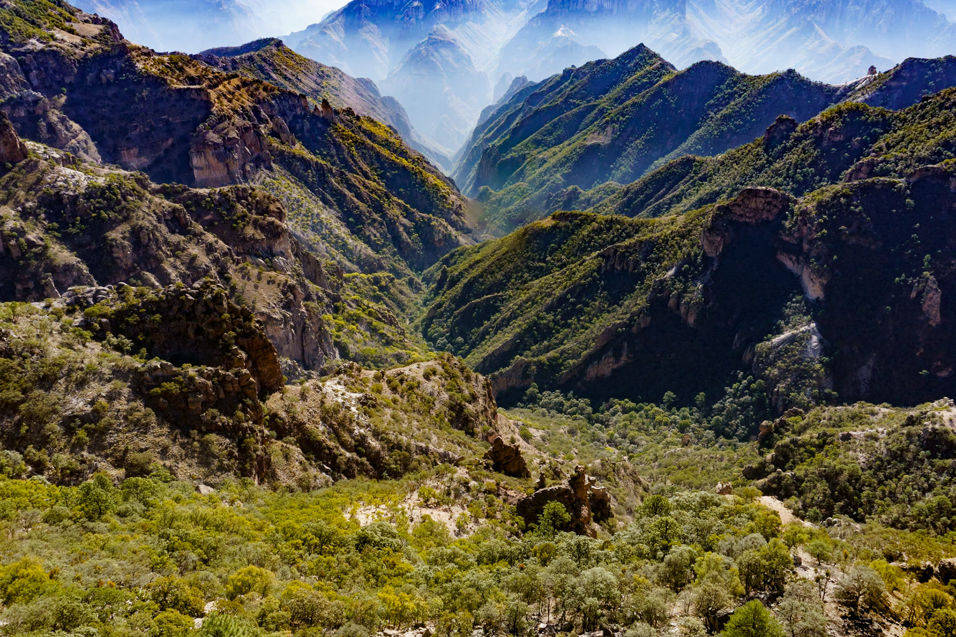 Down into valley near Mirador HOtel
