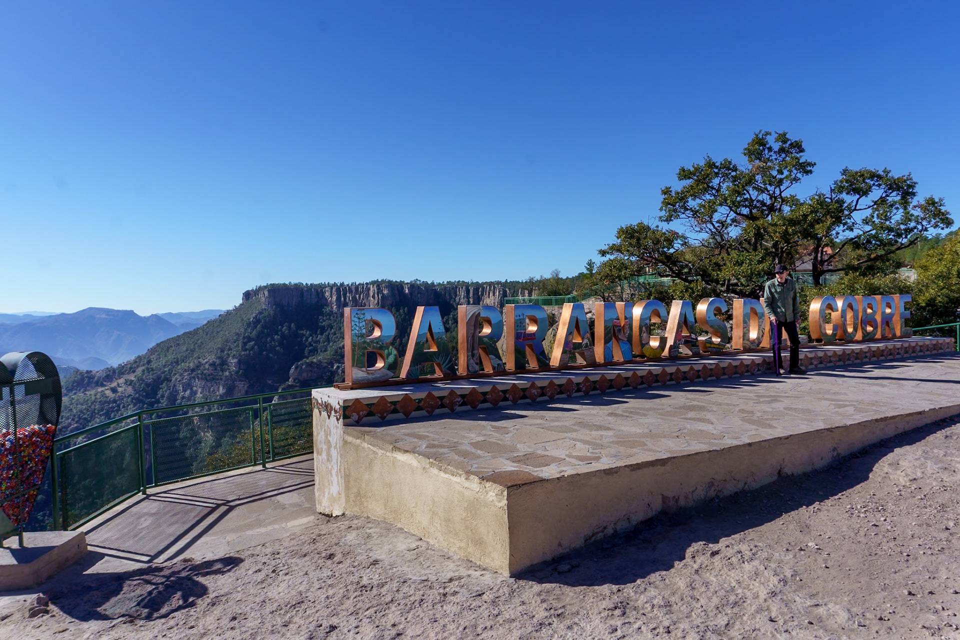 Divisadero train stop lookout