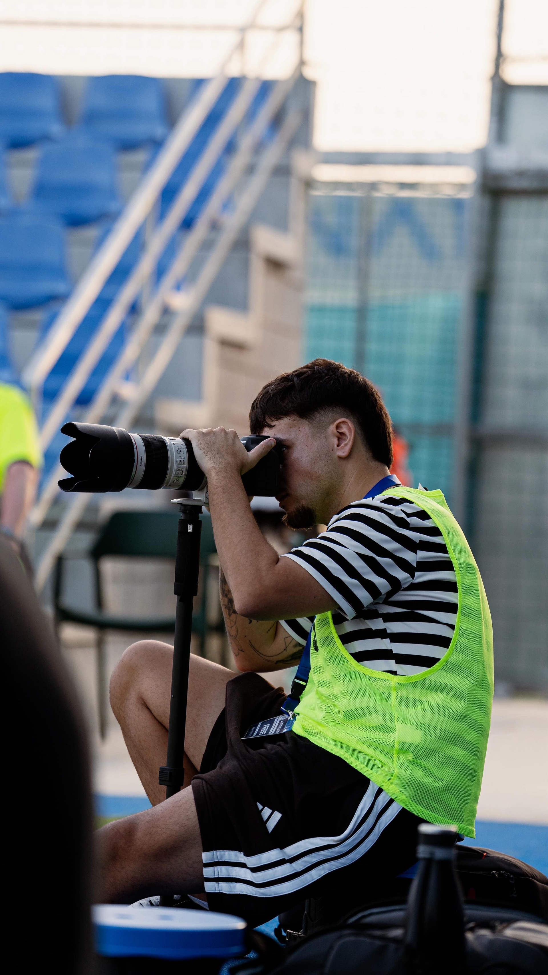 Cubriendo un partido en Pinatar Arena.