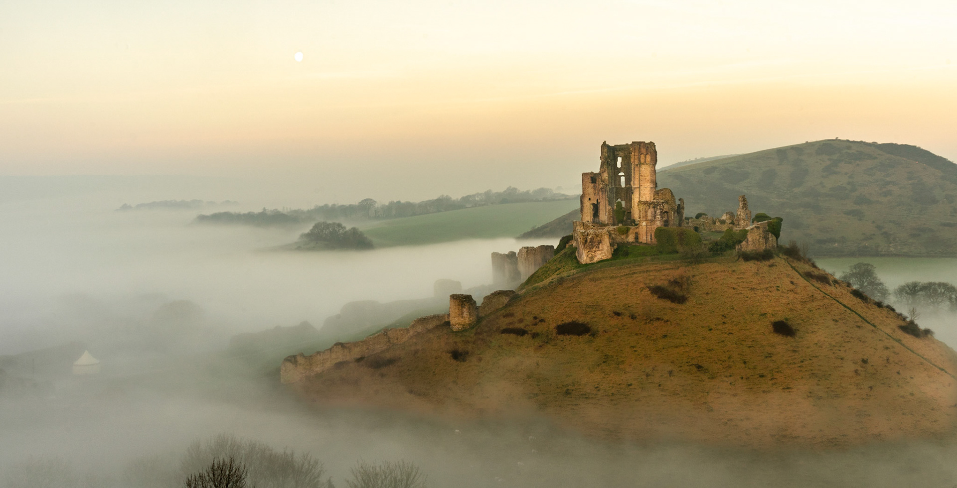 Corfe Castle, Dawn, Fog