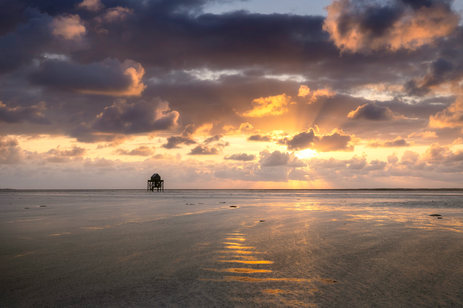 Spectacular light on the sandbank.