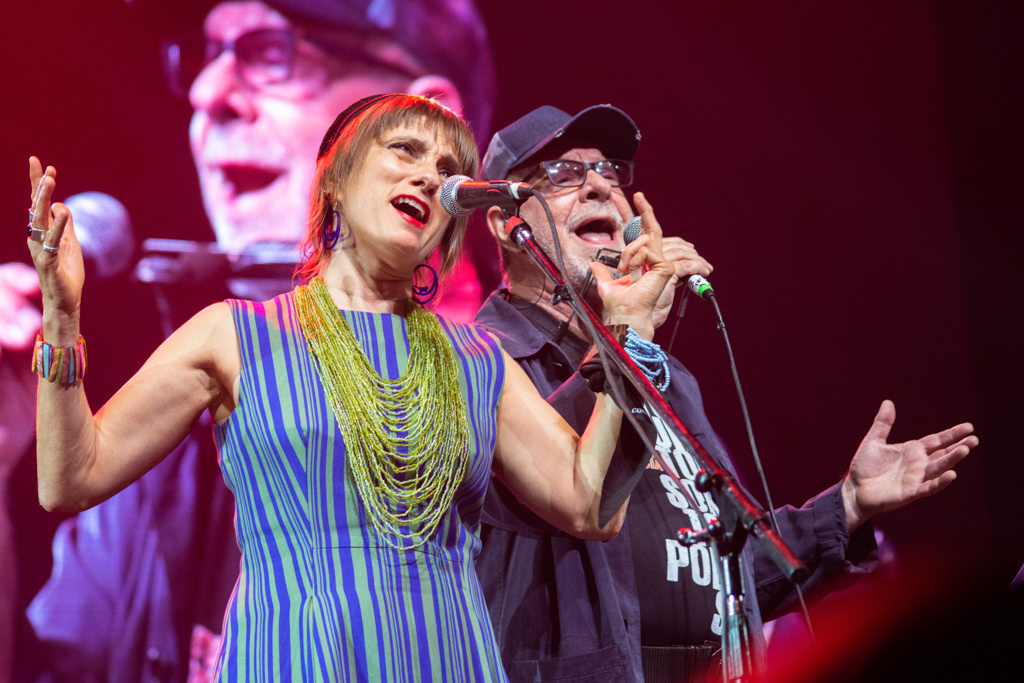 Hilda Lizarazu y León Gieco