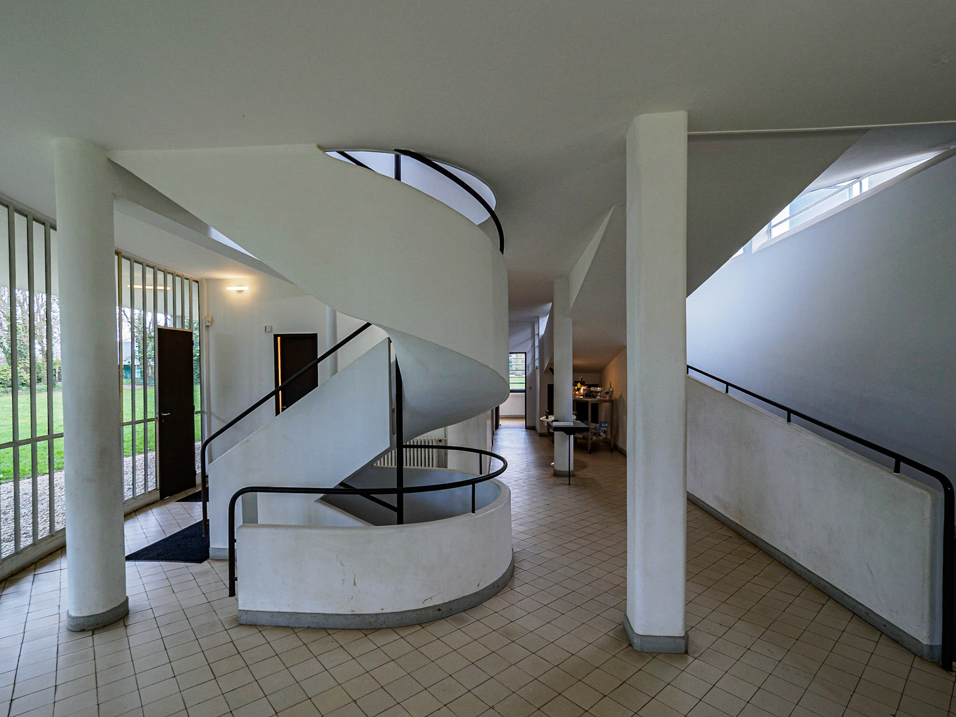 Entrance, Villa Savoye, Poissy, Paris - Le Corbusier