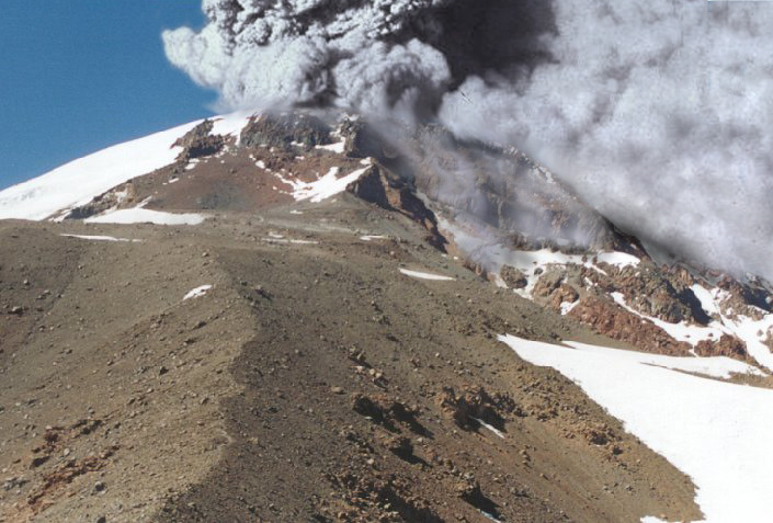 Volcán Tupungato en Erupción (2003)