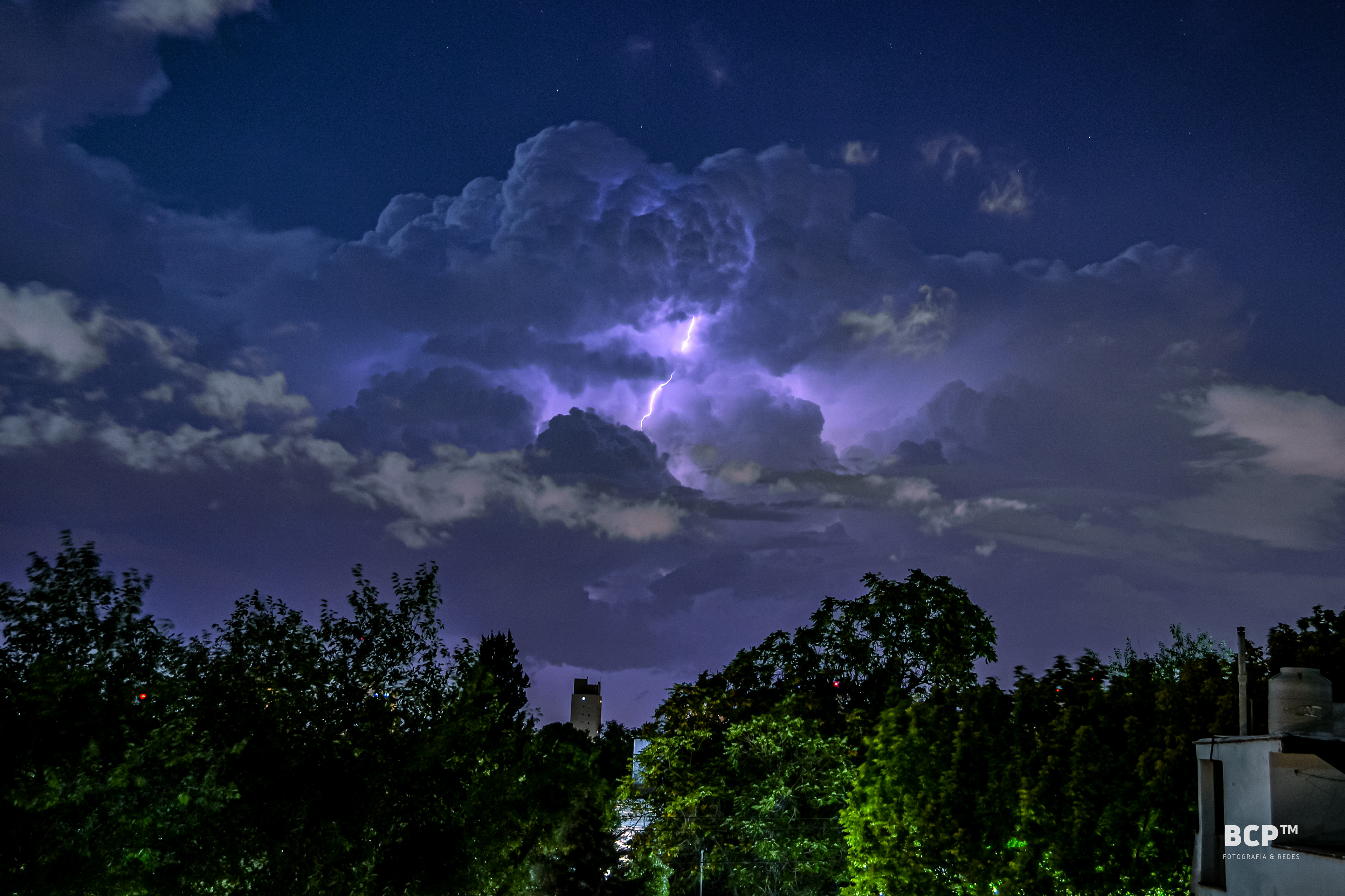 Tormenta desde la Ciudad de Mendoza, Argentina