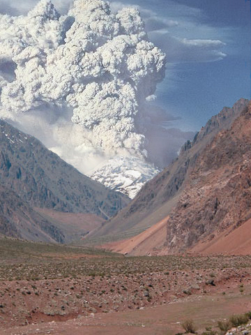 Volcán Tupungato en Erupción (2003)