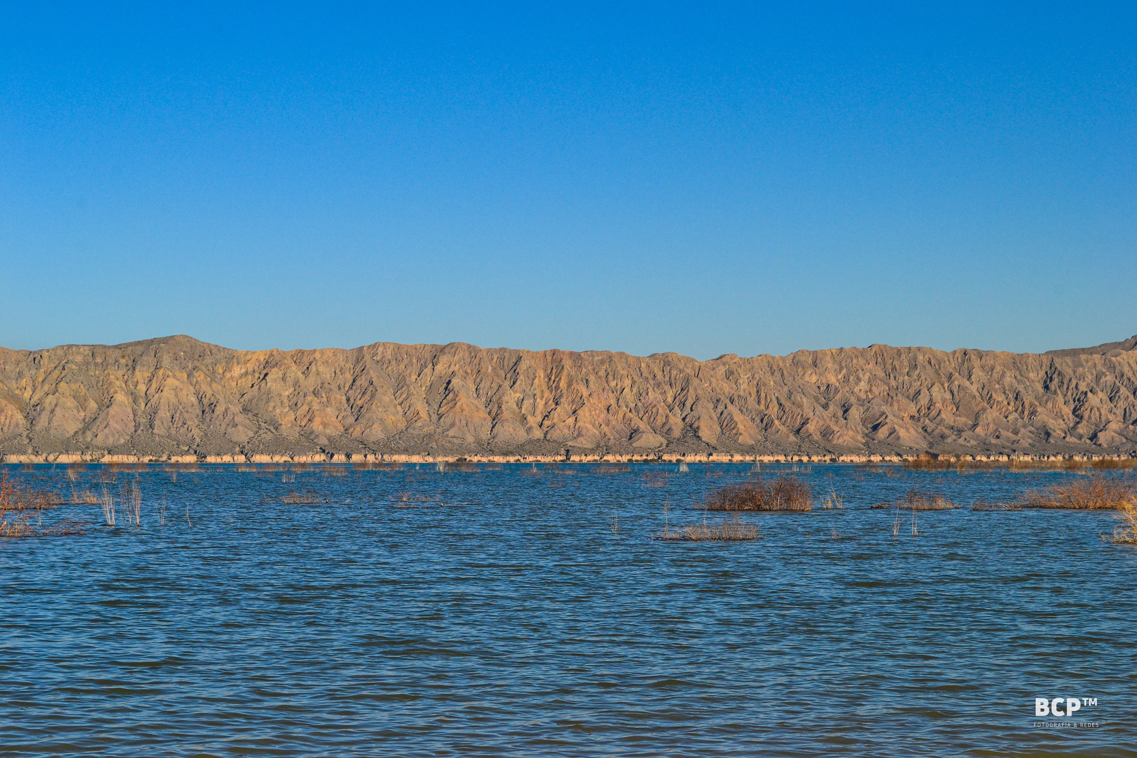 Embalse de Ullum y Sierra de Marquesado, San Juan, Argentina
