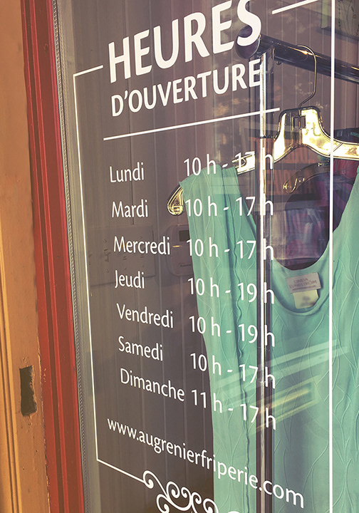 Lettrage vitrine / Au Grenier - Friperie et cie