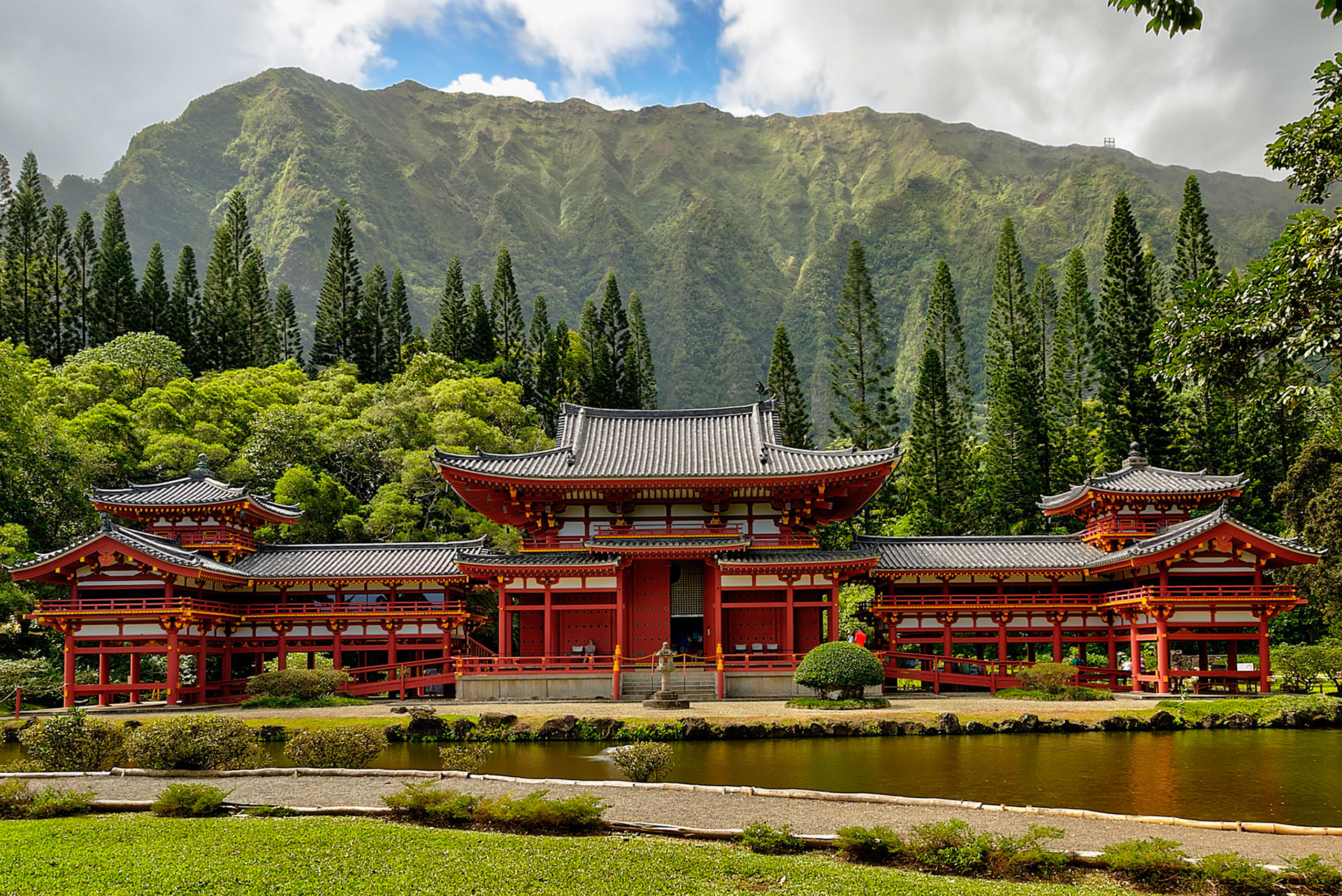 Byodo-In Temple, Oahu, Hawaii