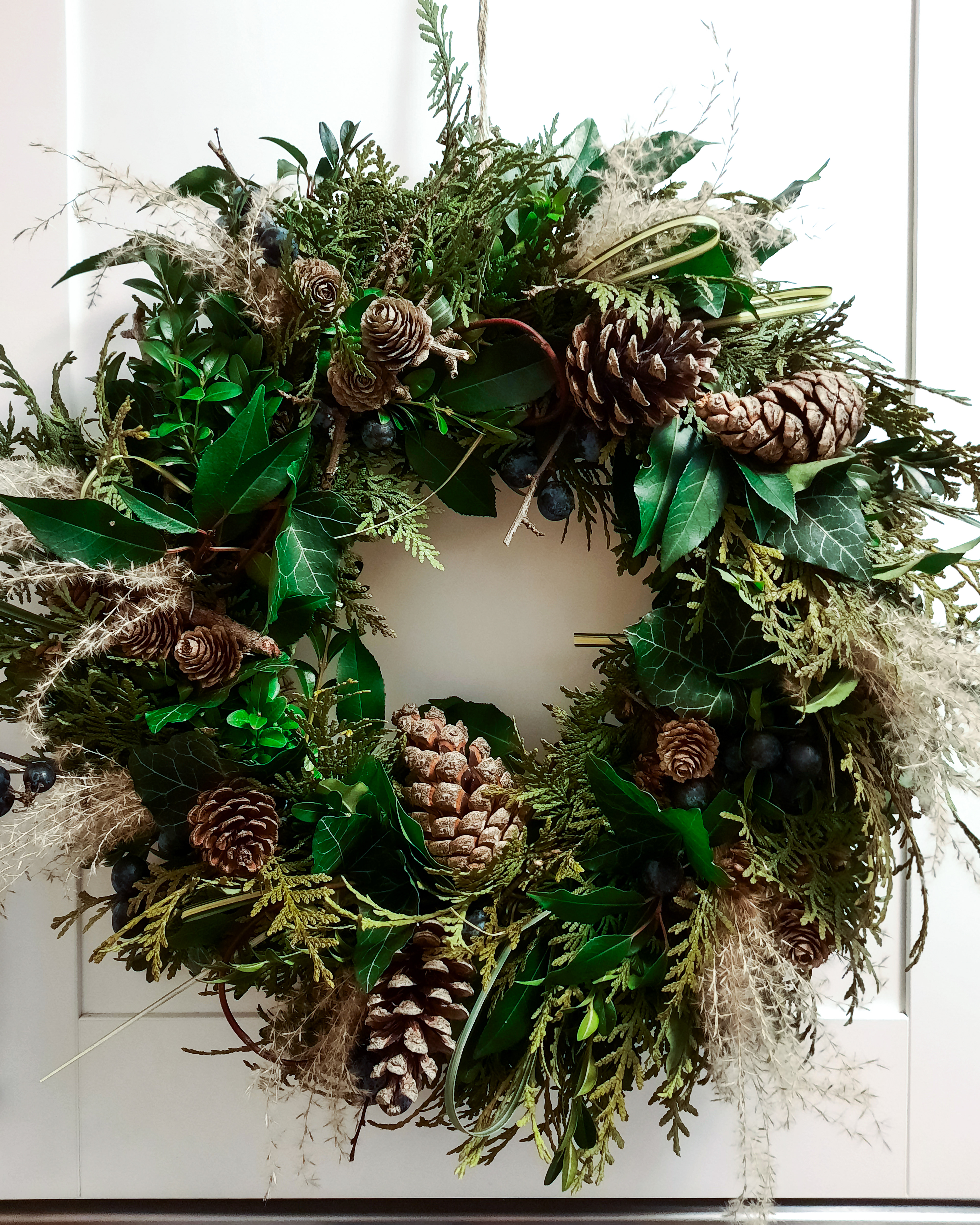 Winter-Kranz mit Zapfen, & Gräsern, ca. Ø 40cm, Strohring